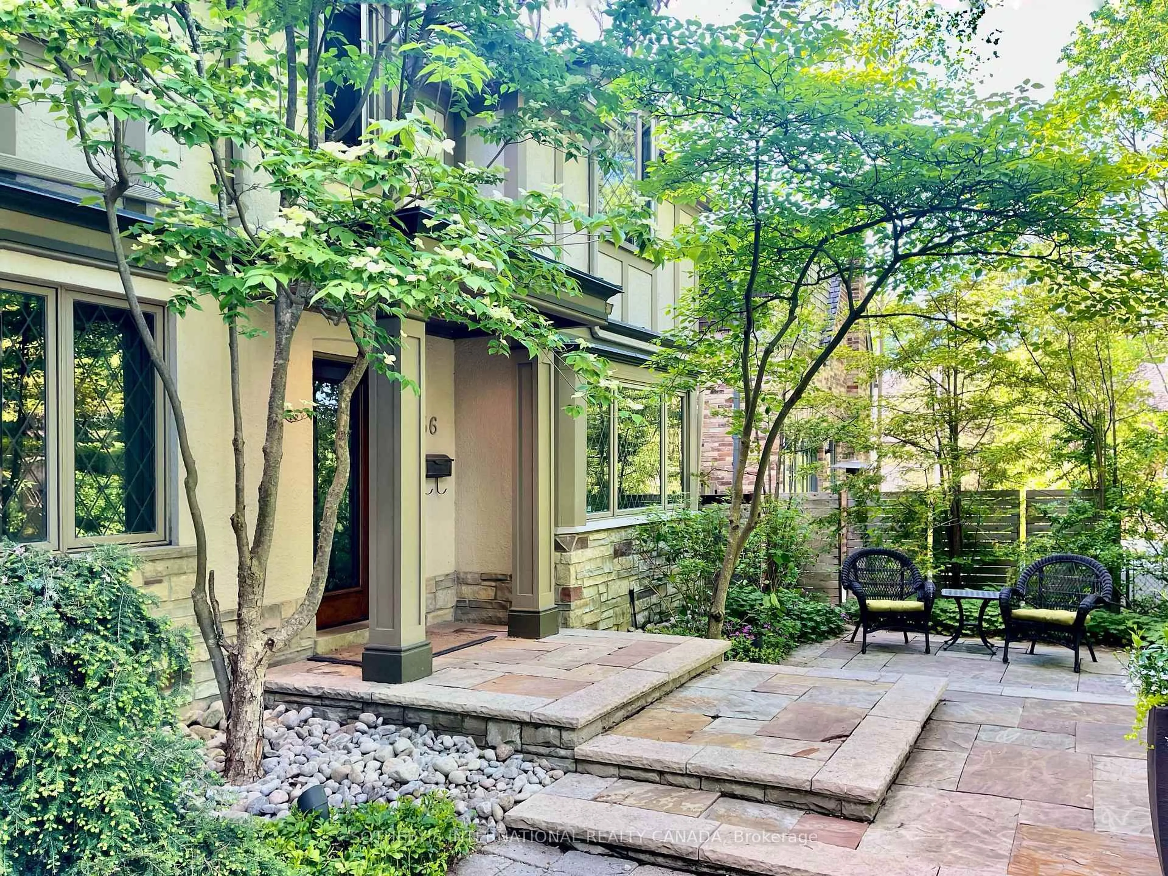 Patio, street for 36 Donwoods Dr, Toronto Ontario M4N 2G1