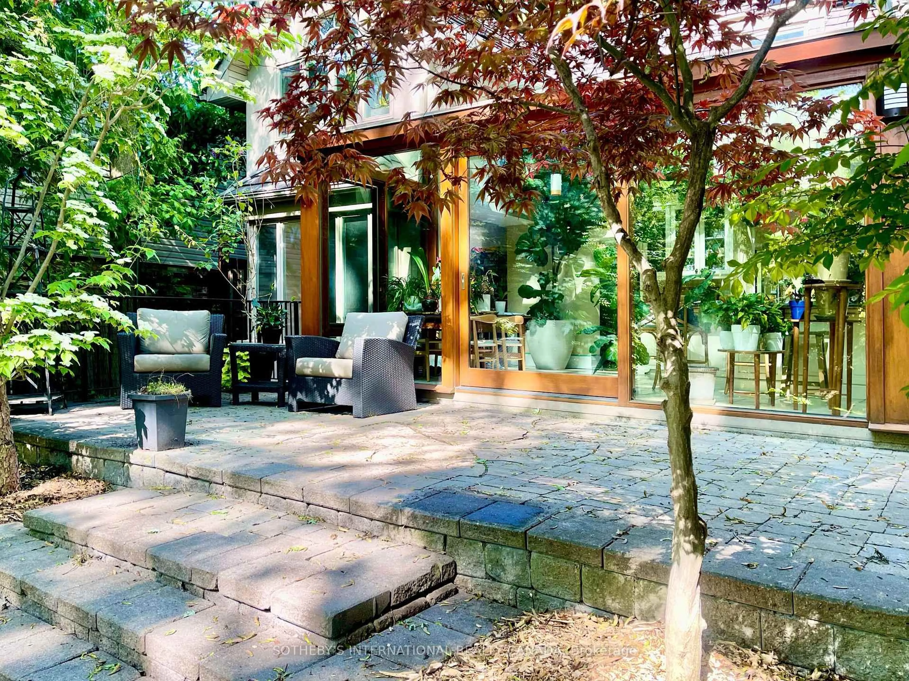 Patio, street for 36 Donwoods Dr, Toronto Ontario M4N 2G1