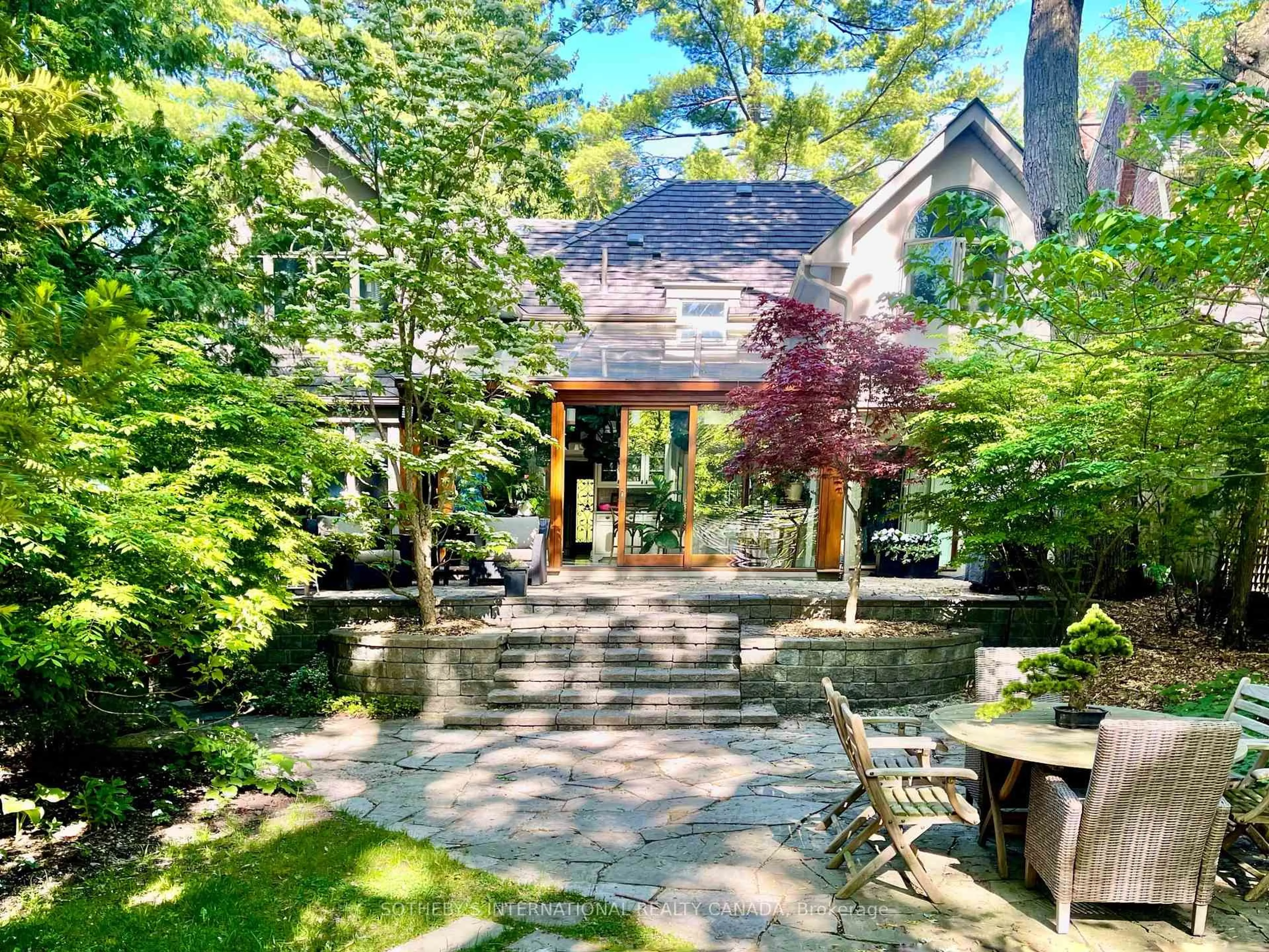 Patio, street for 36 Donwoods Dr, Toronto Ontario M4N 2G1