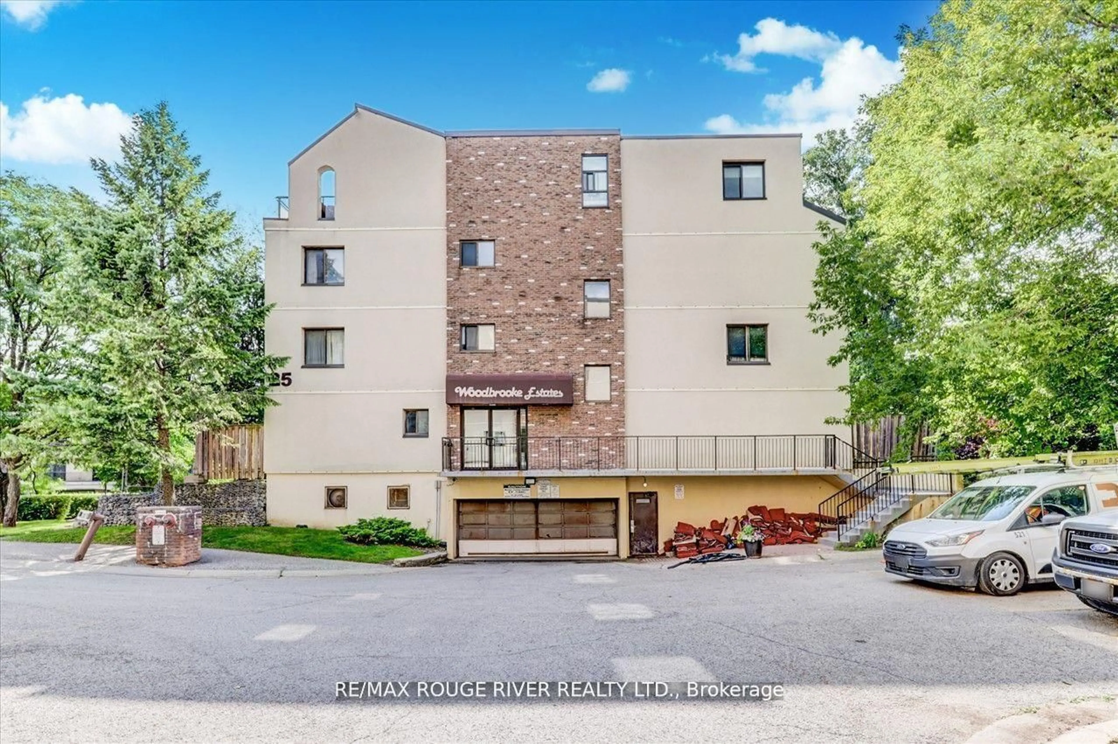 A pic from outside/outdoor area/front of a property/back of a property/a pic from drone, unknown for 25 Pebble Bywy #21, Toronto Ontario M2H 3J6