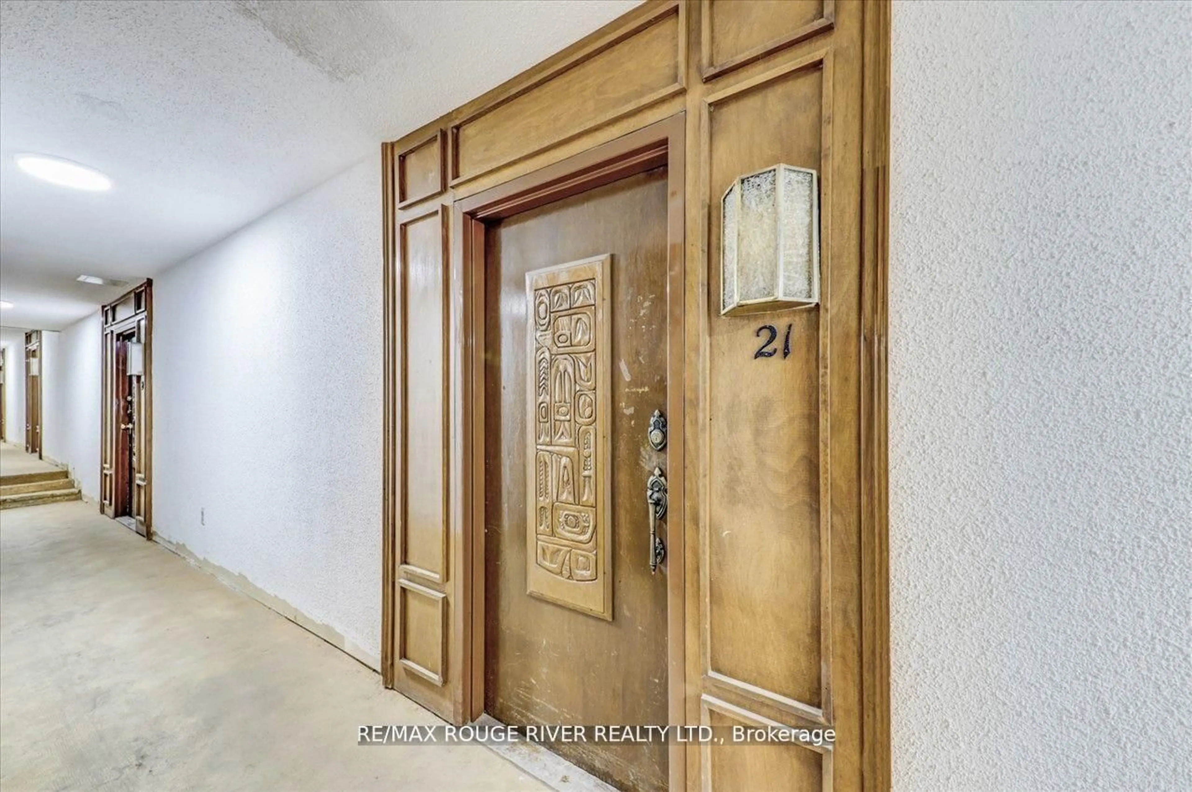 Indoor foyer for 25 Pebble Bywy #21, Toronto Ontario M2H 3J6