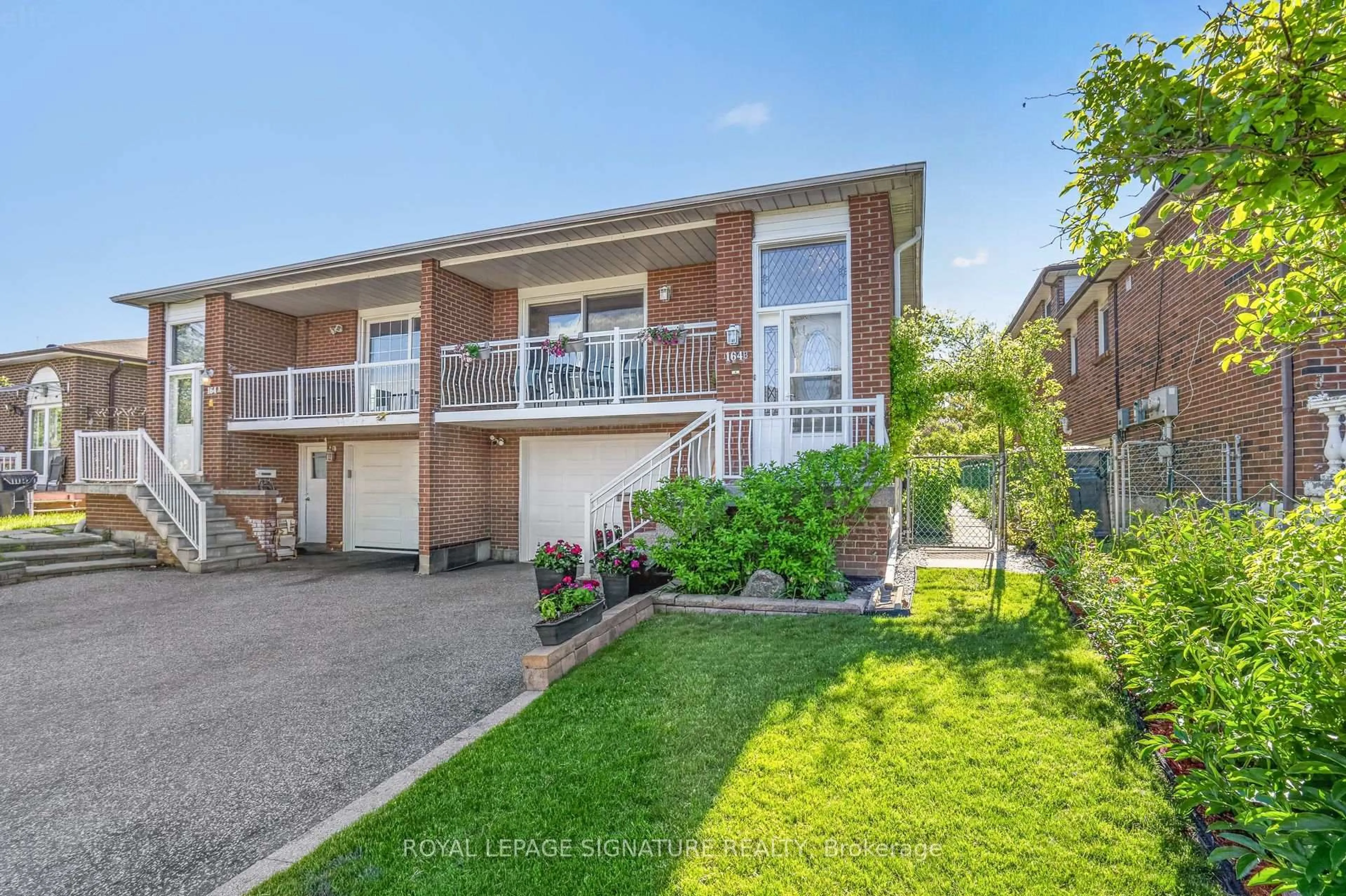 A pic from outside/outdoor area/front of a property/back of a property/a pic from drone, street for 164B Edmonton Dr, Toronto Ontario M2J 3X1