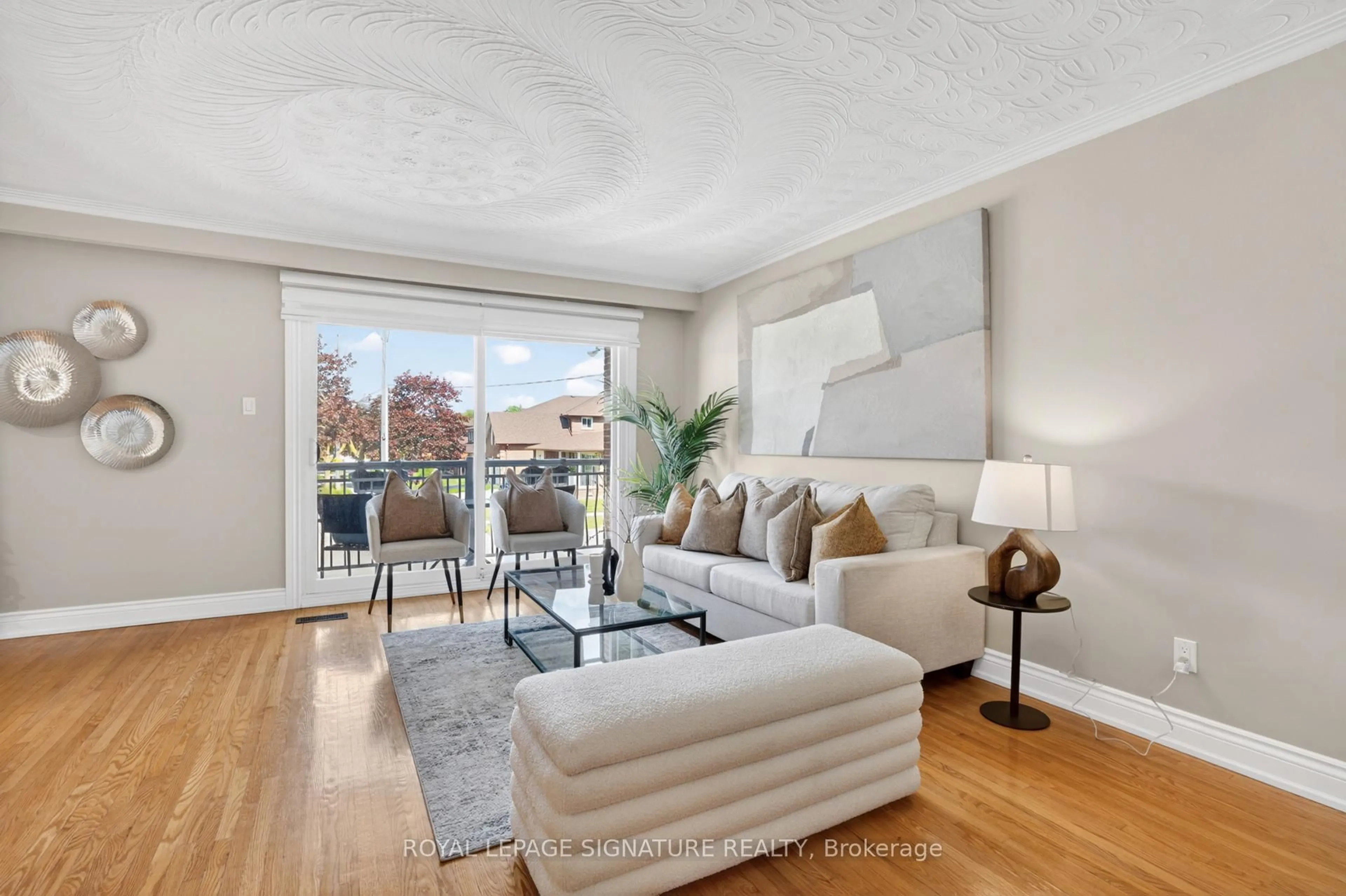 Living room with furniture, unknown for 164B Edmonton Dr, Toronto Ontario M2J 3X1