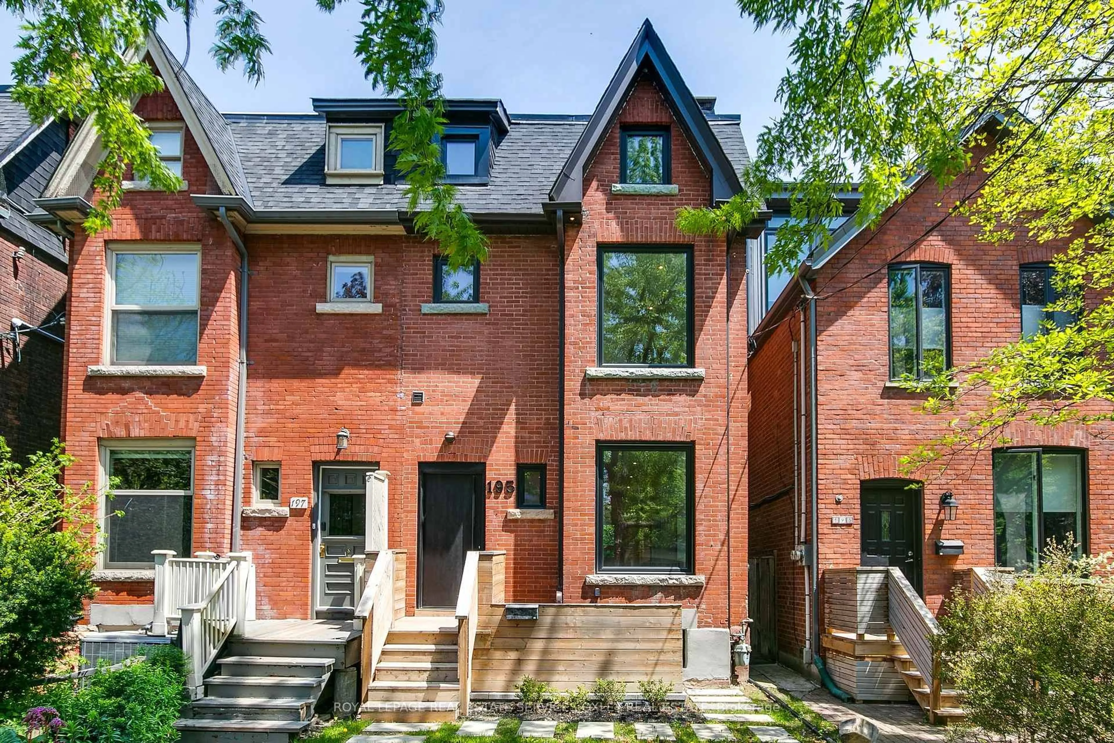 Home with brick exterior material, street for 195 Albany Ave, Toronto Ontario M5R 3C7