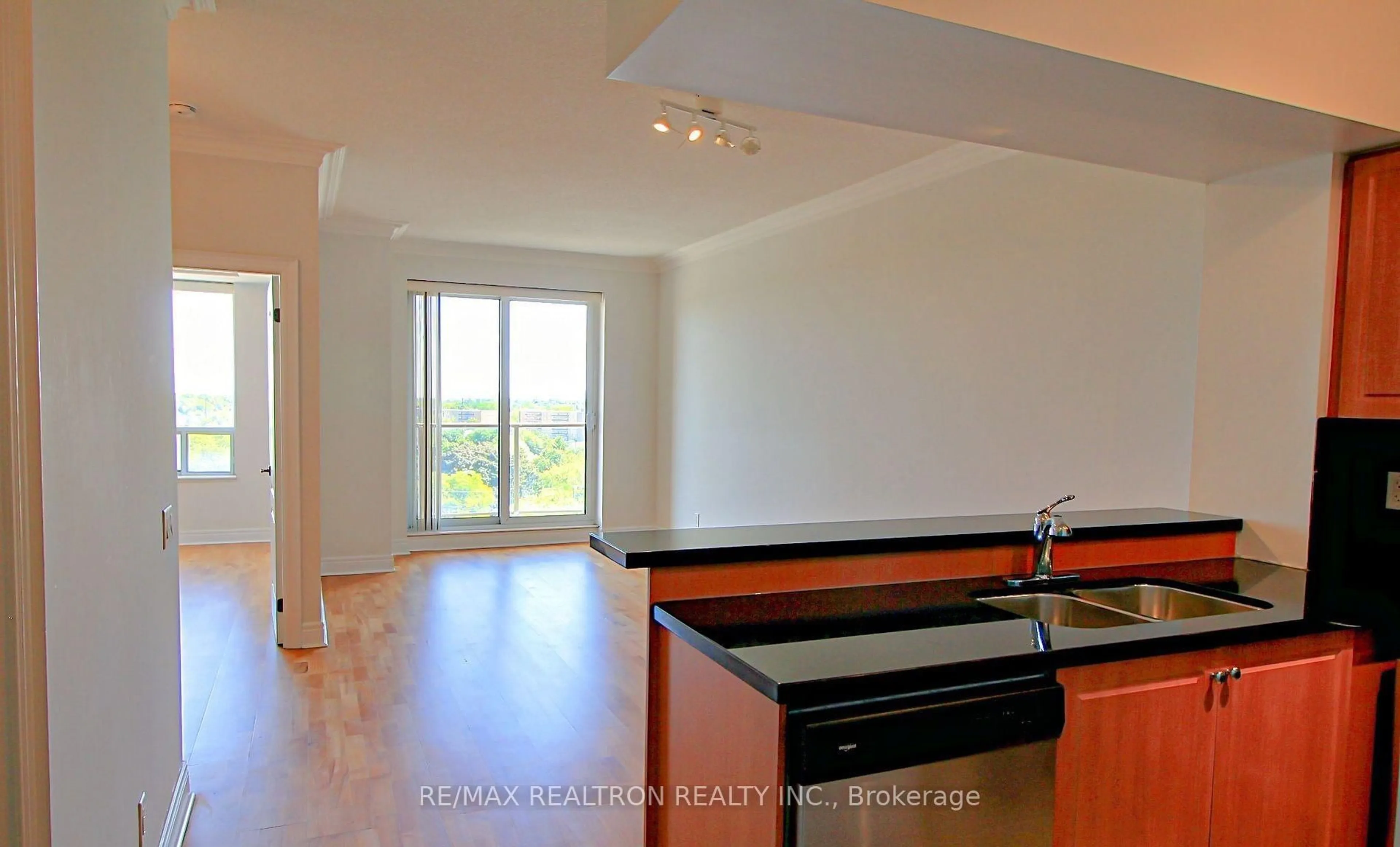 Standard kitchen, wood/laminate floor for 1 Clairtrell Rd #808, Toronto Ontario M2N 7H6