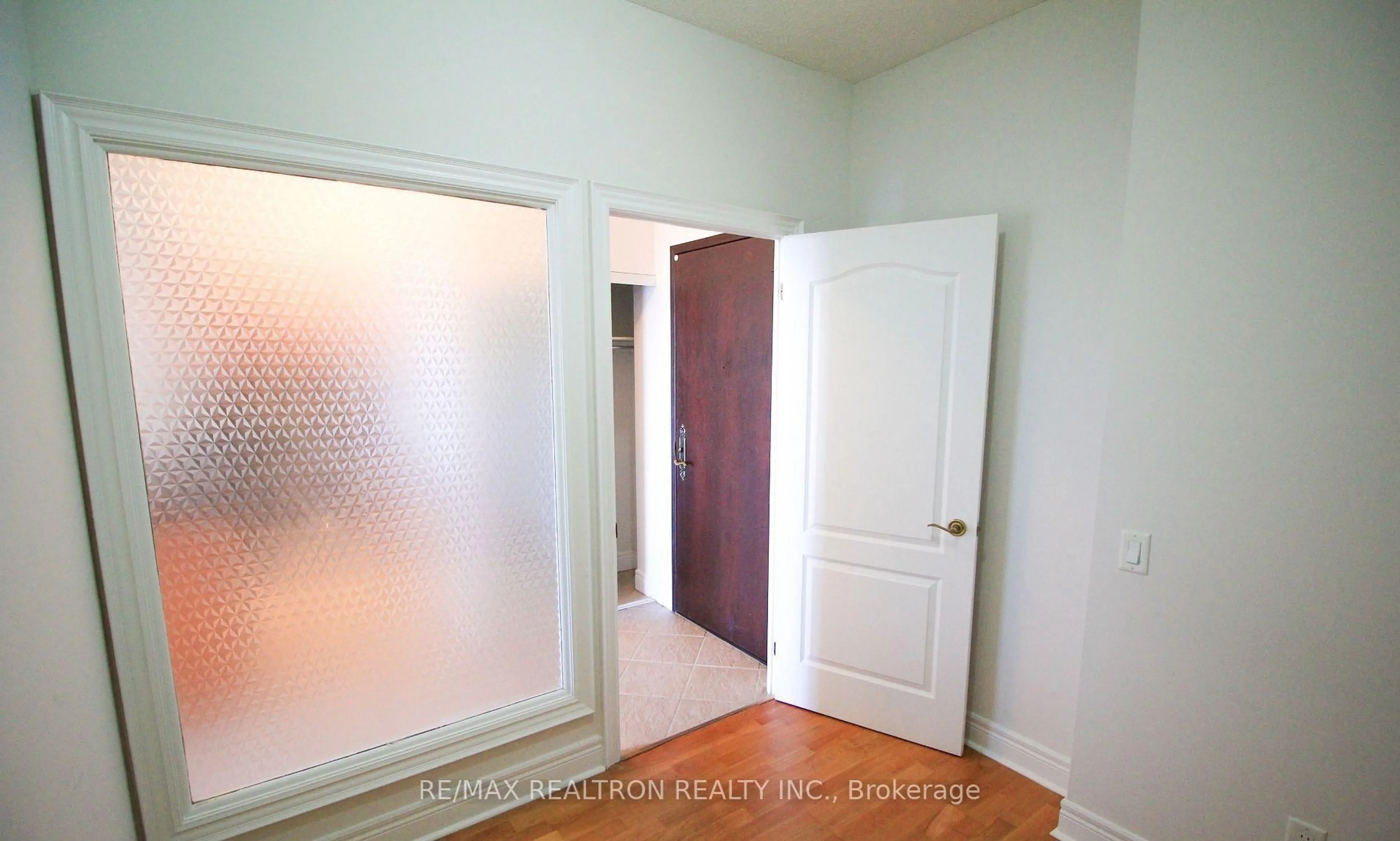 Unknown for 1 Clairtrell Rd #808, Toronto Ontario M2N 7H6