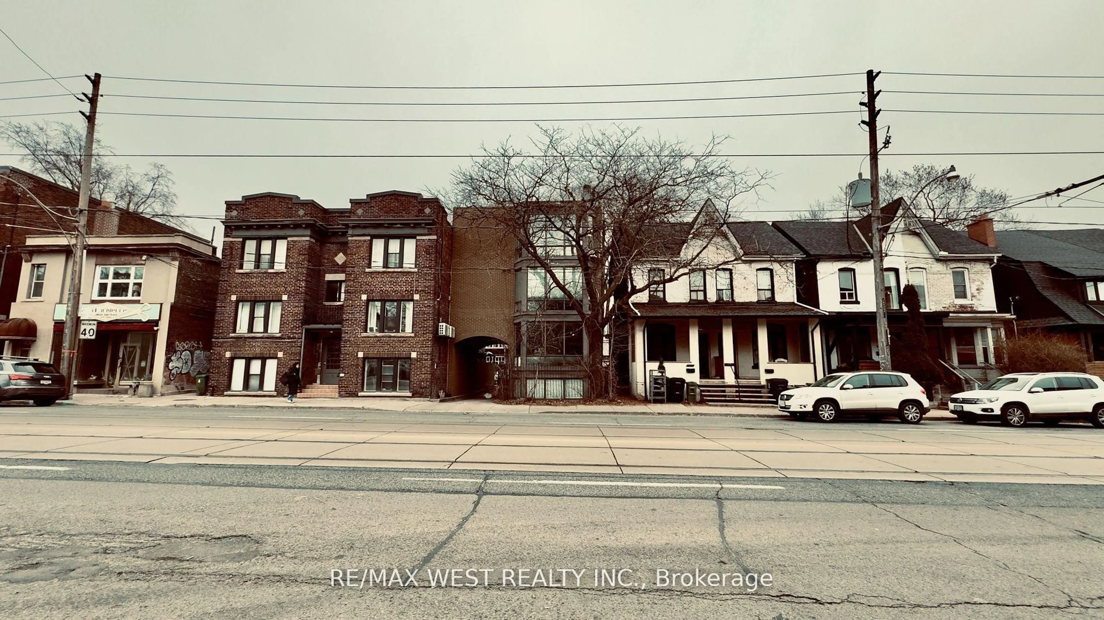 Unknown for 1061 Bathurst St, Toronto Ontario M5R 3G8