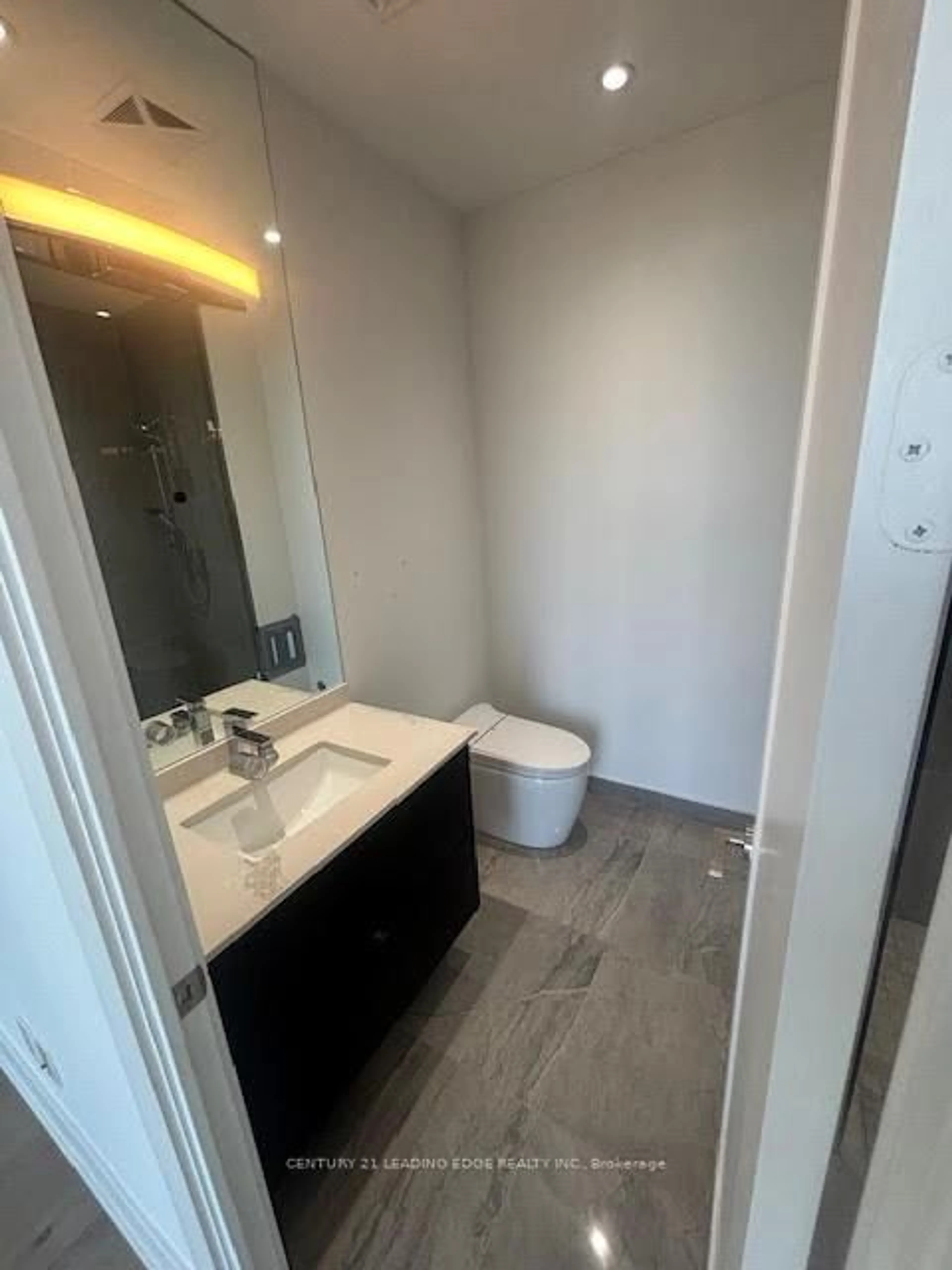 A pic of a room for 330 Richmond St #2902, Toronto Ontario M5V 0M4