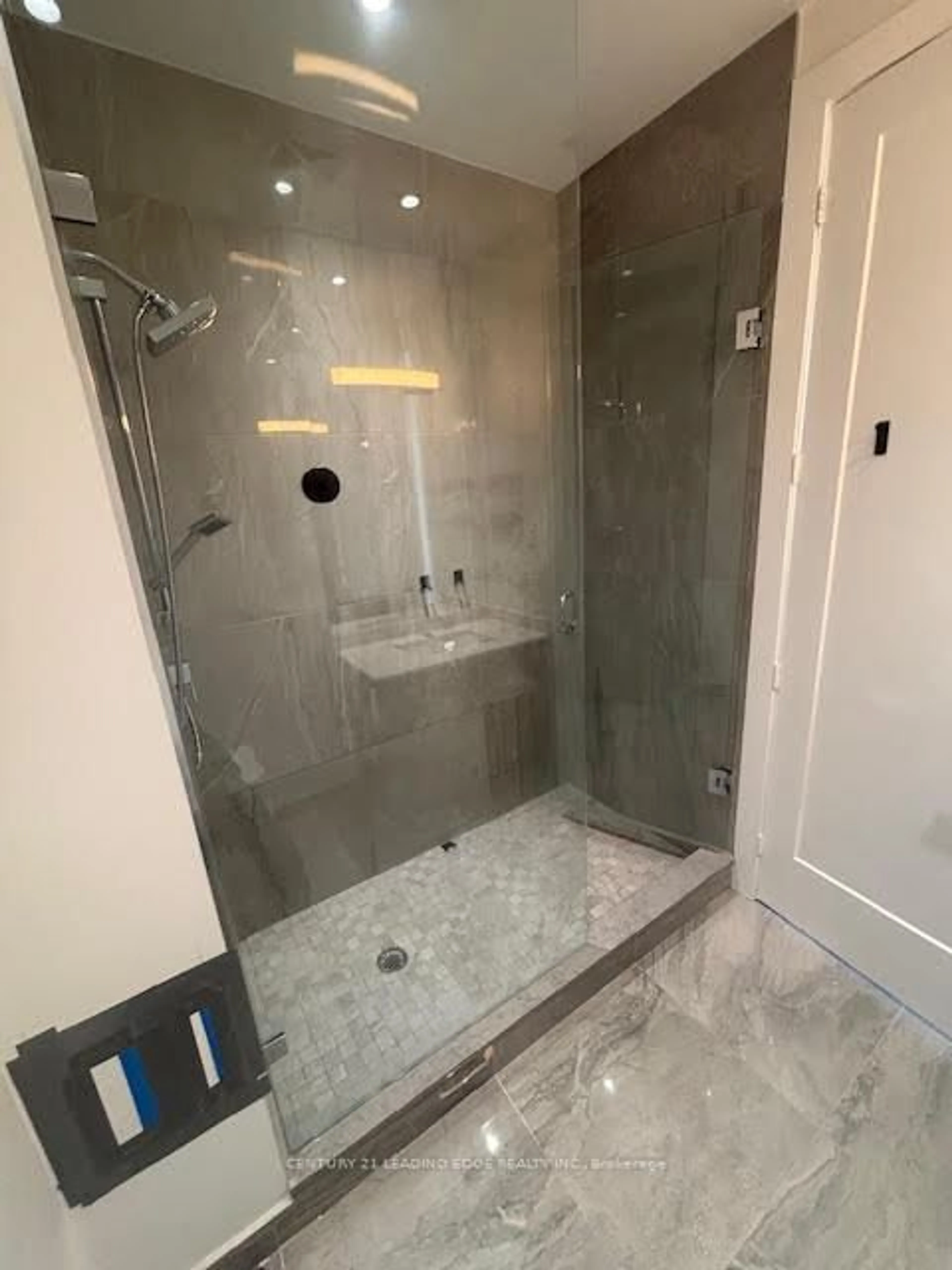 Contemporary bathroom, ceramic/tile floor for 330 Richmond St #2902, Toronto Ontario M5V 0M4