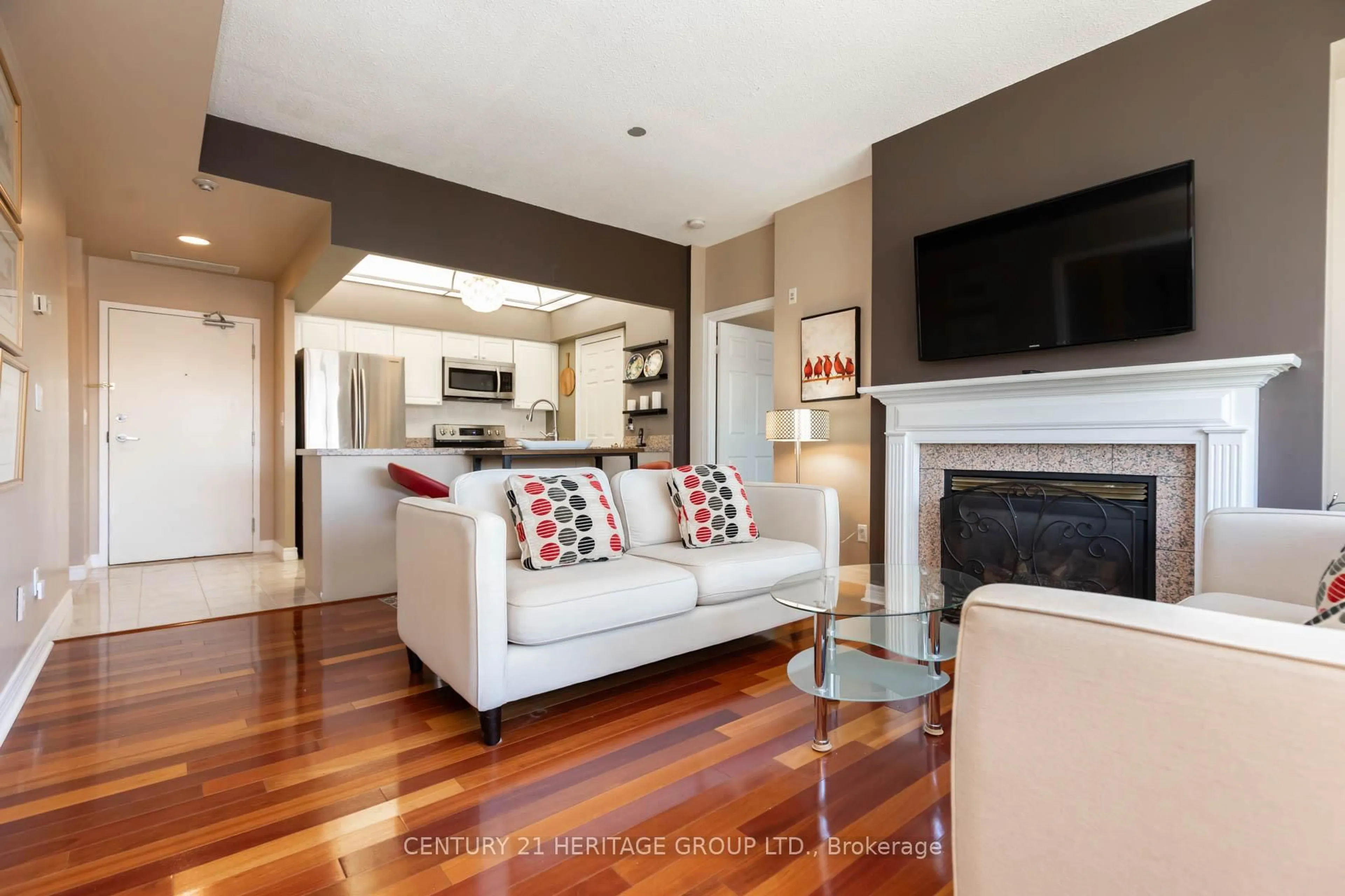 Living room with furniture, wood/laminate floor for 211 Randolph Rd #405, Toronto Ontario M4G 4H1
