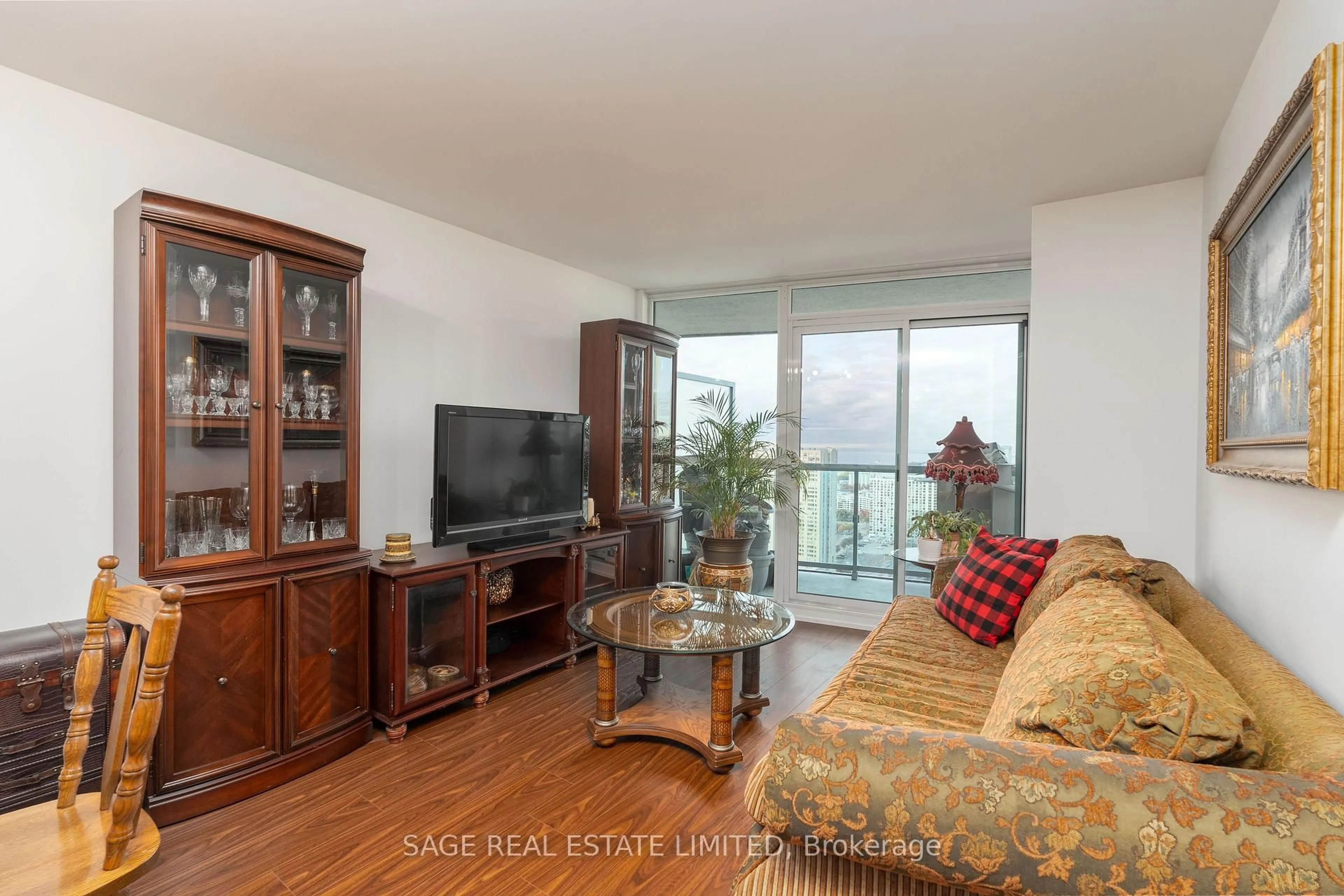 Living room with furniture, wood/laminate floor for 19 Grand Trunk Cres #3712, Toronto Ontario M5J 3A3