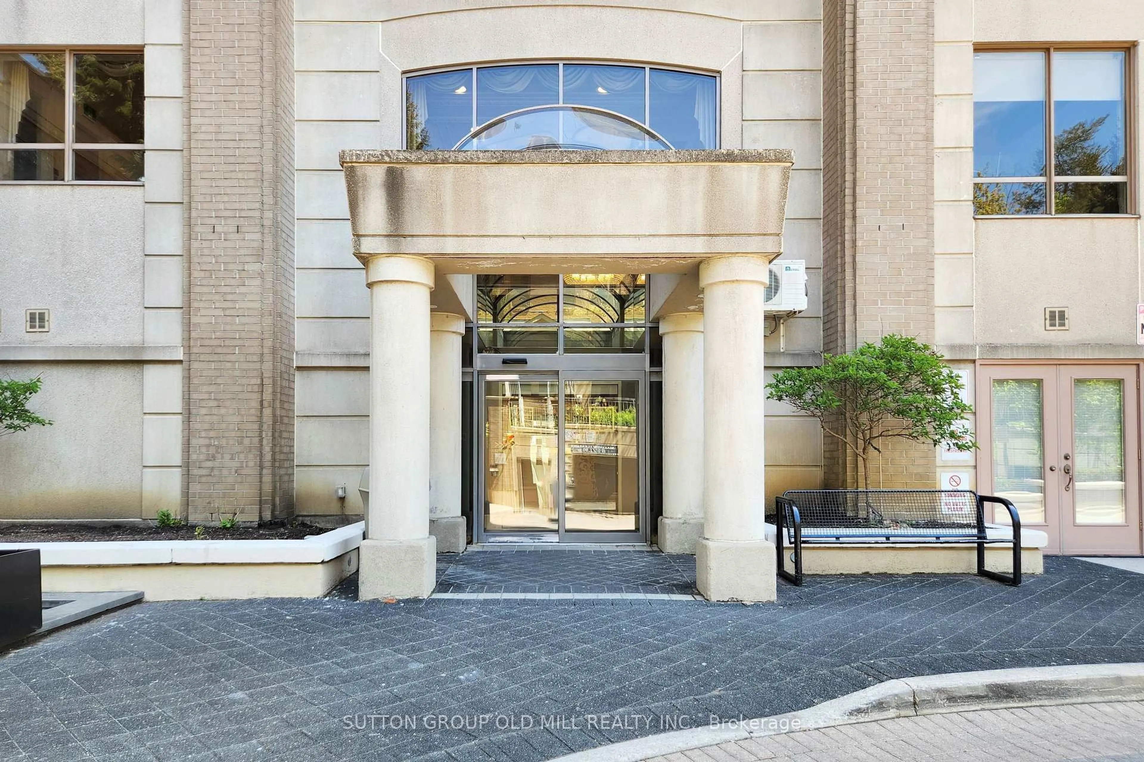Indoor foyer for 5418 Yonge St #212, Toronto Ontario M2N 6X4