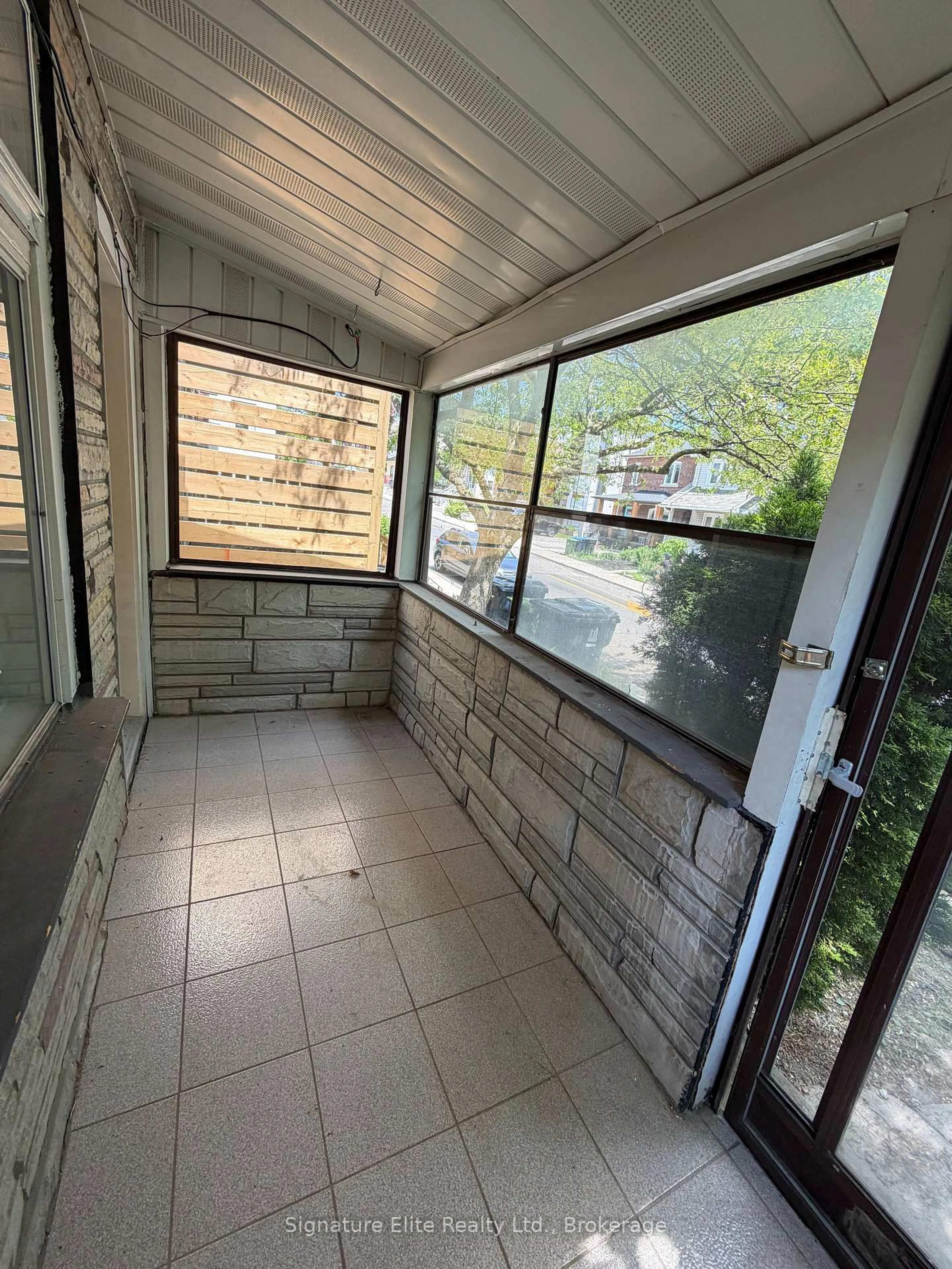 Unknown for 364 Winona Dr, Toronto Ontario M6C 3T3