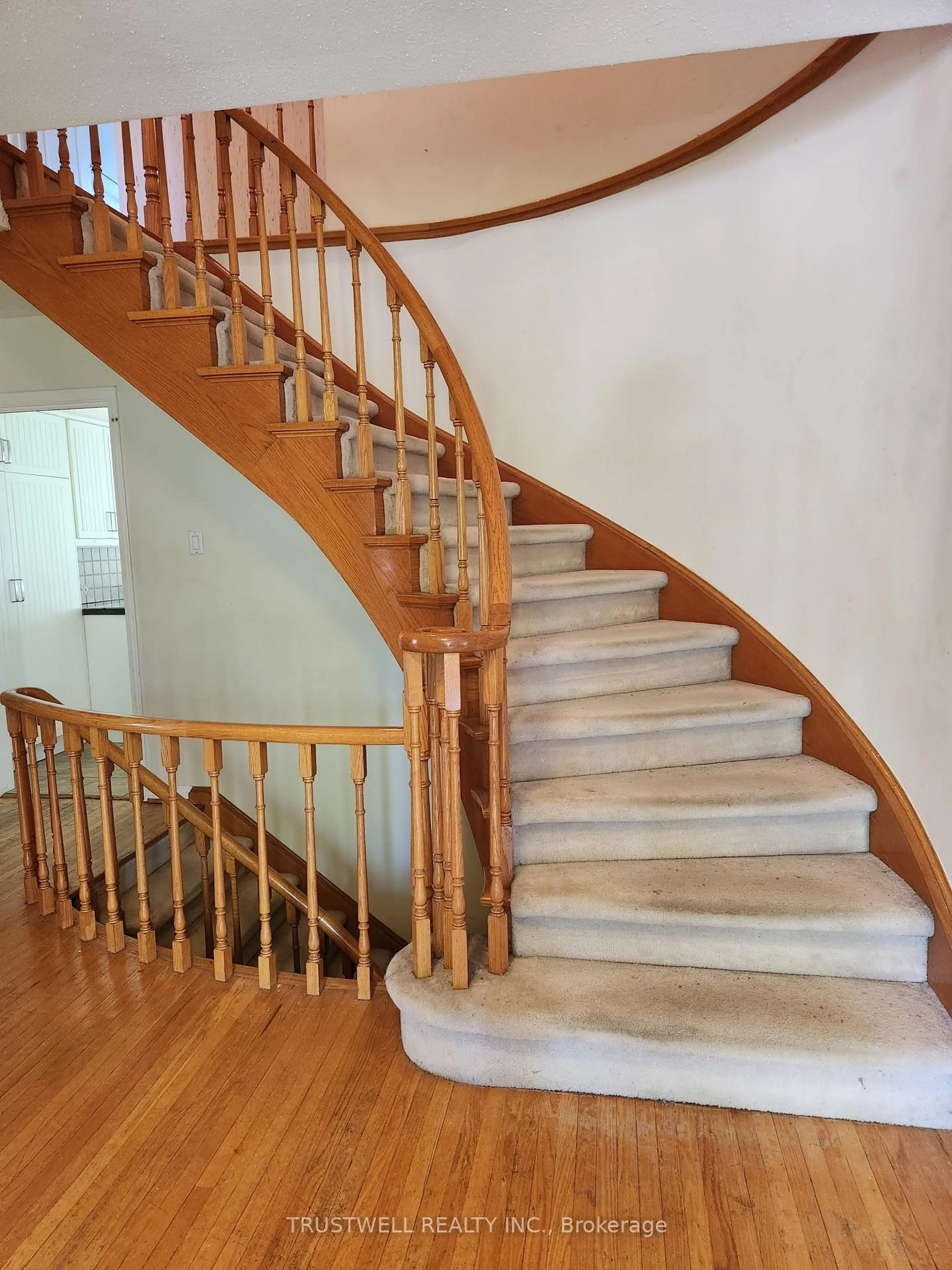 Stairs for 28 Robinter Dr, Toronto Ontario M2M 3R2