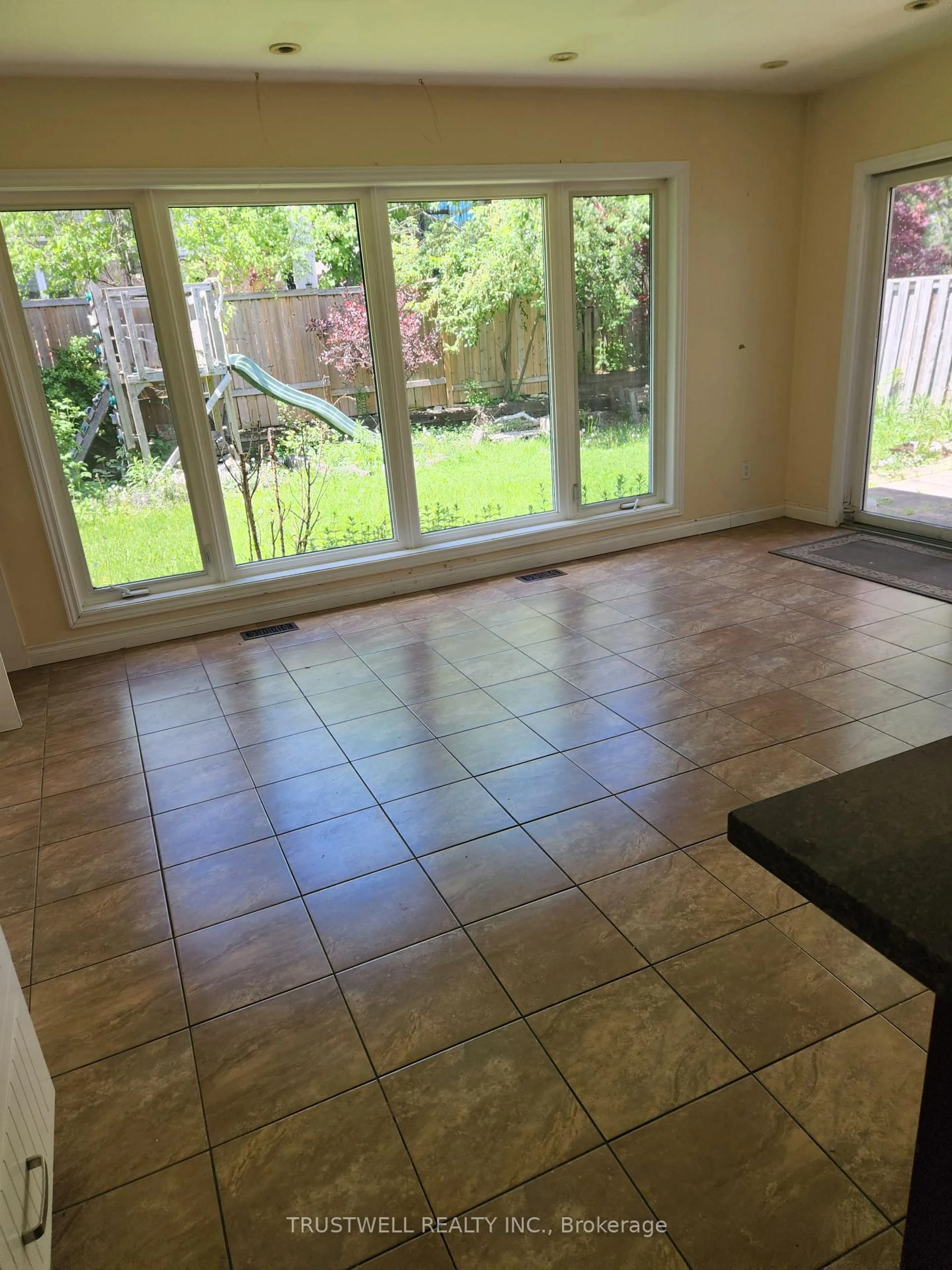 A pic of a room for 28 Robinter Dr, Toronto Ontario M2M 3R2
