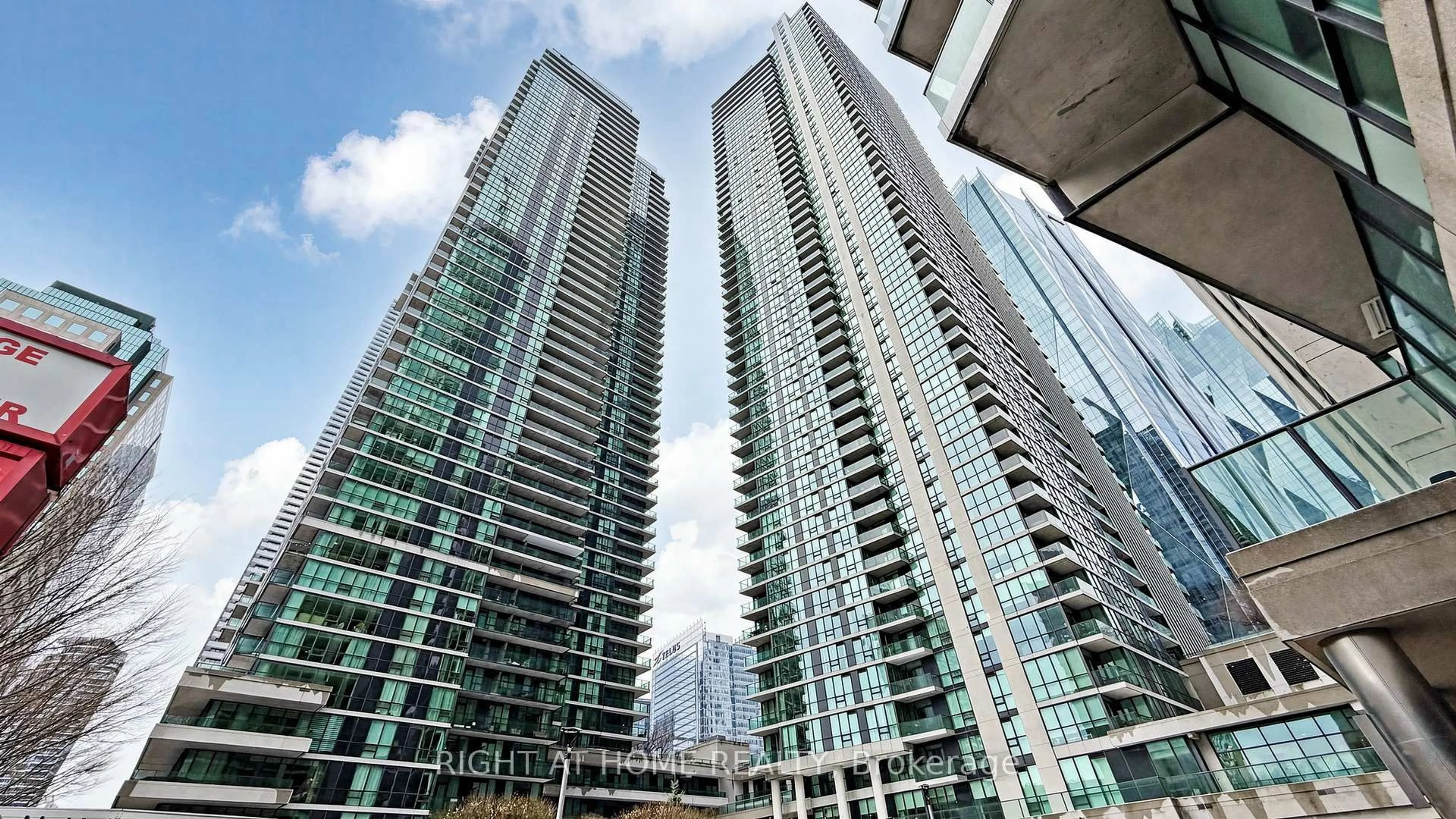 Indoor foyer for 33 Bay St #609, Toronto Ontario M5J 2Z3