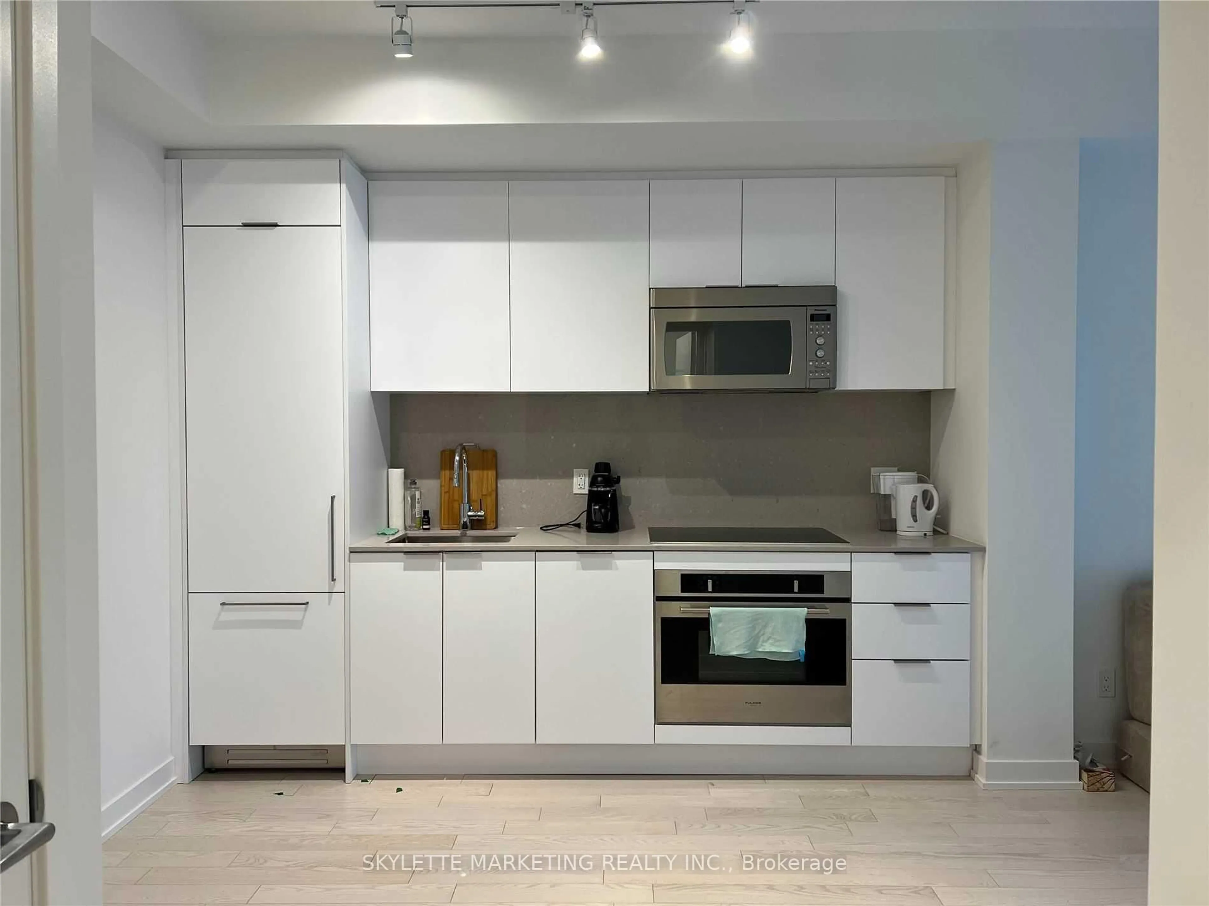 Standard kitchen, wood/laminate floor for 20 Lombard St #3607, Toronto Ontario M5C 0A7