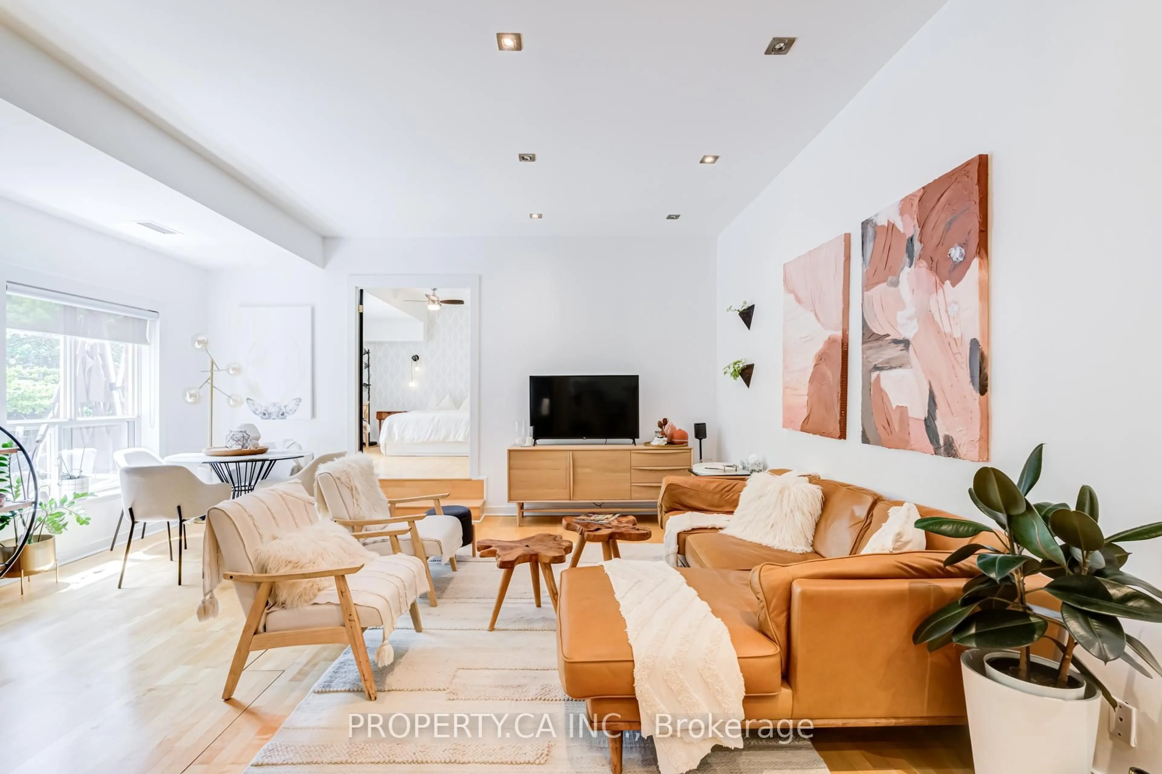 Living room with furniture, unknown for 139 Merton St #129, Toronto Ontario M4S 3G7