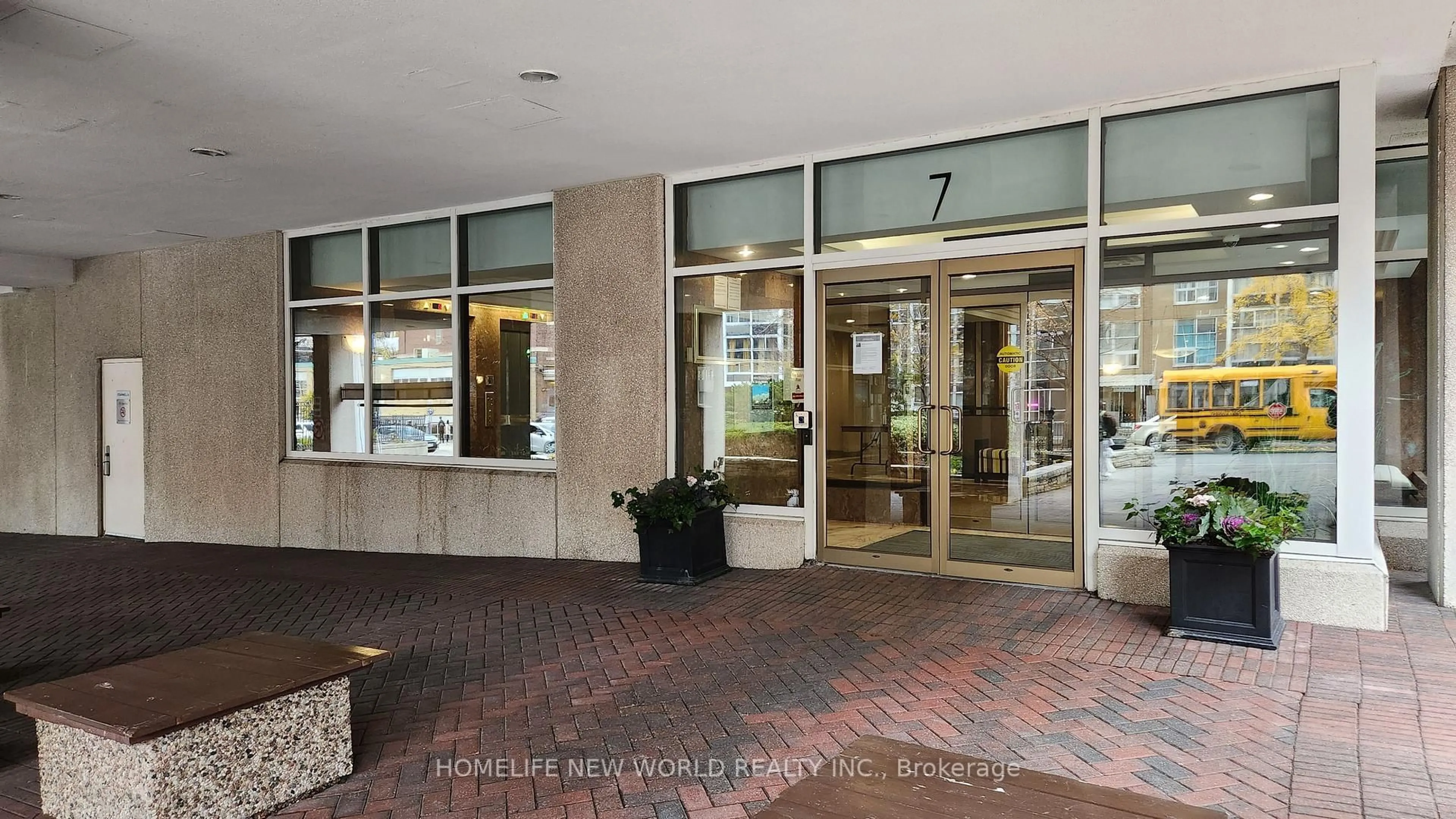 Indoor foyer for 7 Broadway Ave #PH-F, Toronto Ontario M4P 3C5