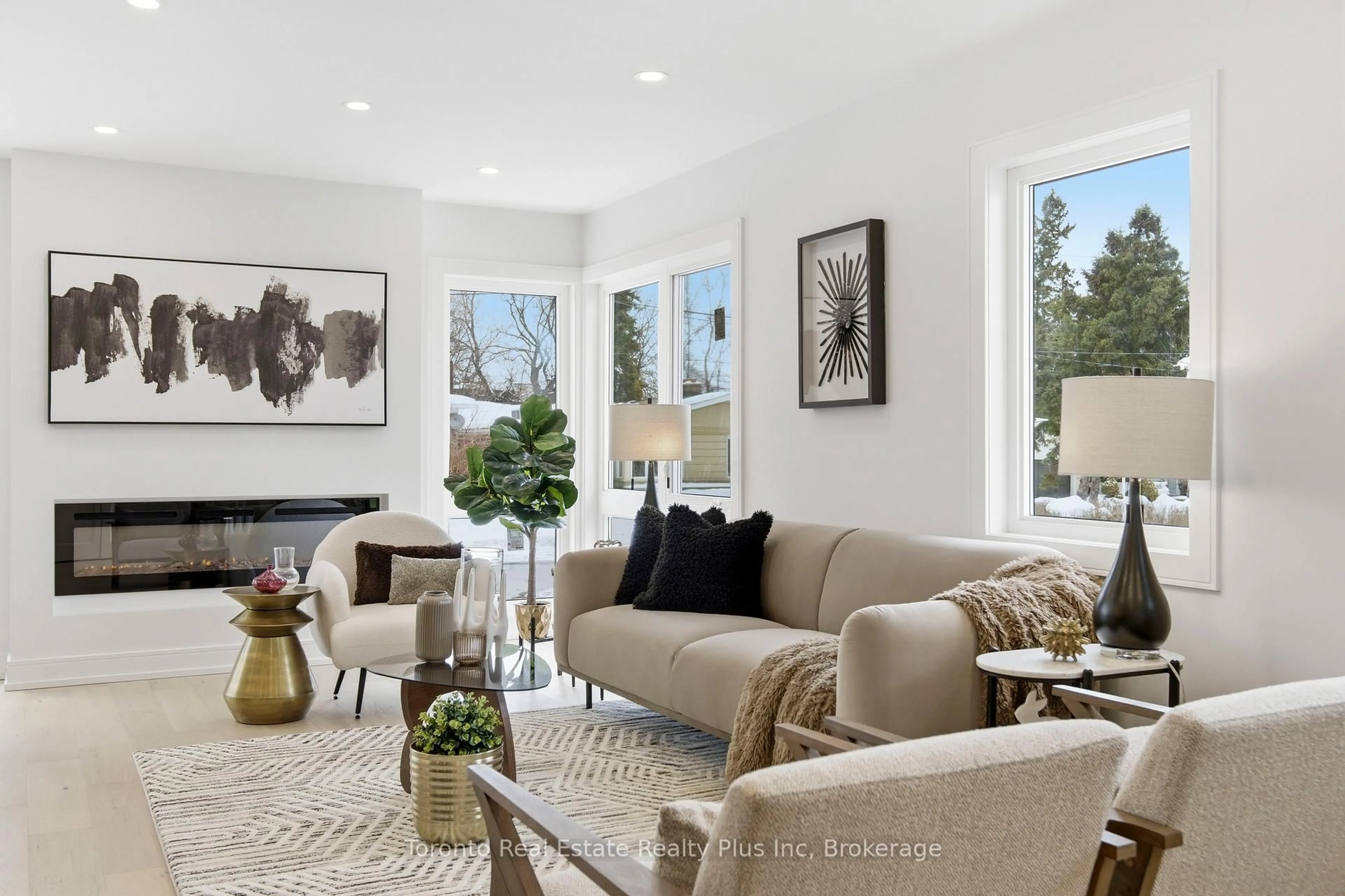 Living room with furniture, unknown for 3 Blithfield Ave, Toronto Ontario M2K 1X9
