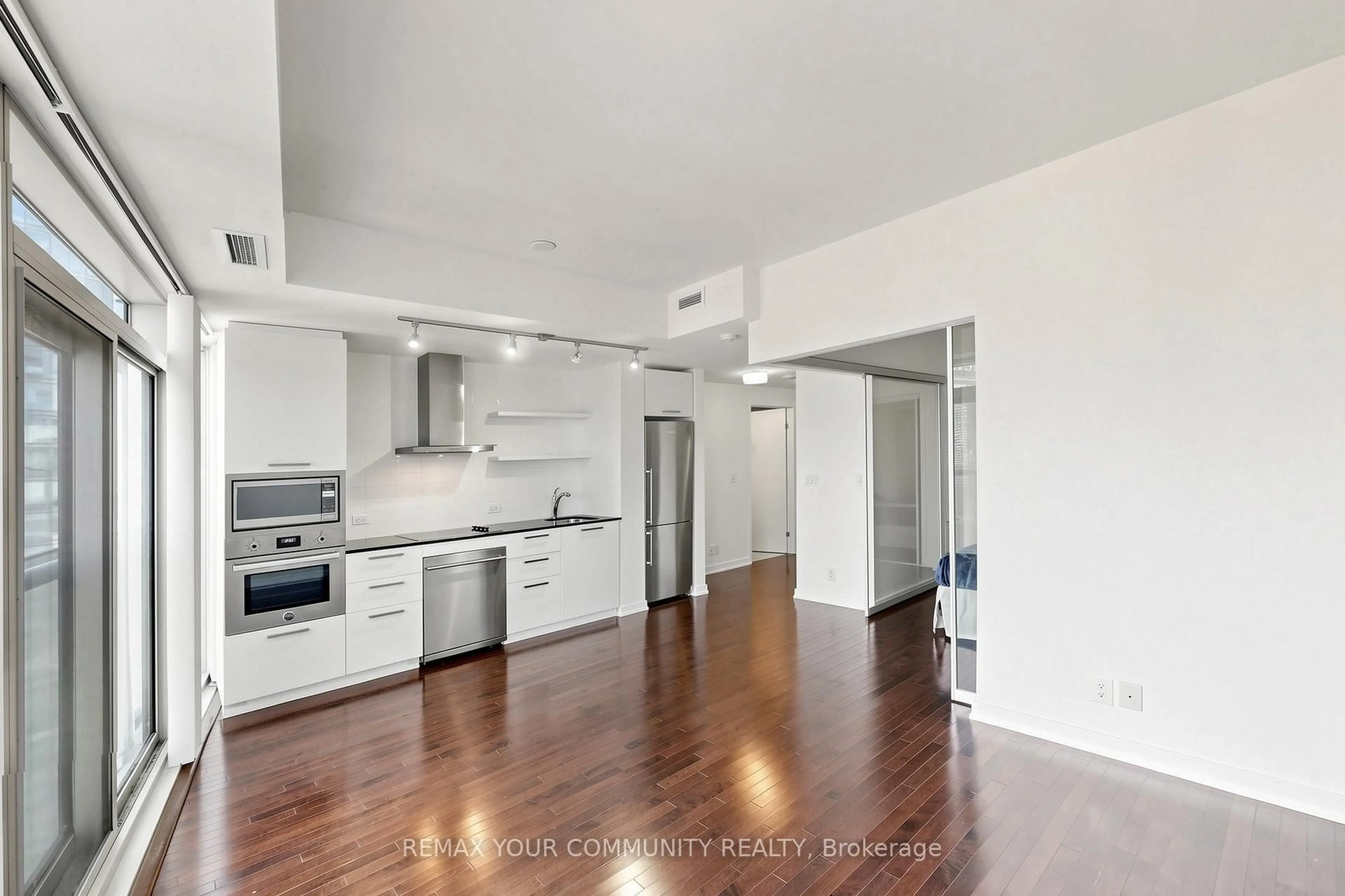 Open concept kitchen, unknown for 12 York St #3901, Toronto Ontario M5J 0A9