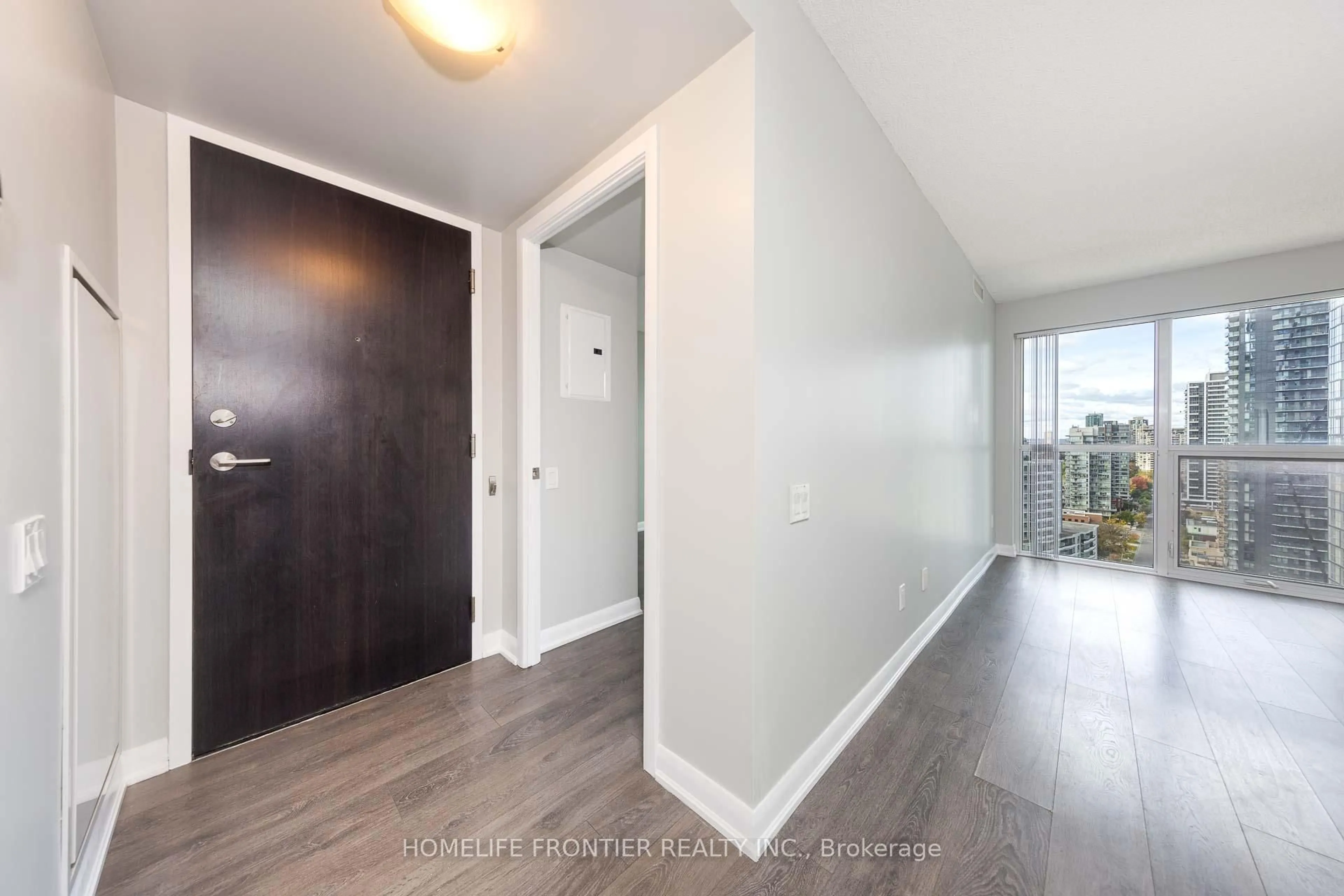 Indoor entryway for 5162 Yonge St #2005, Toronto Ontario M2N 6L9