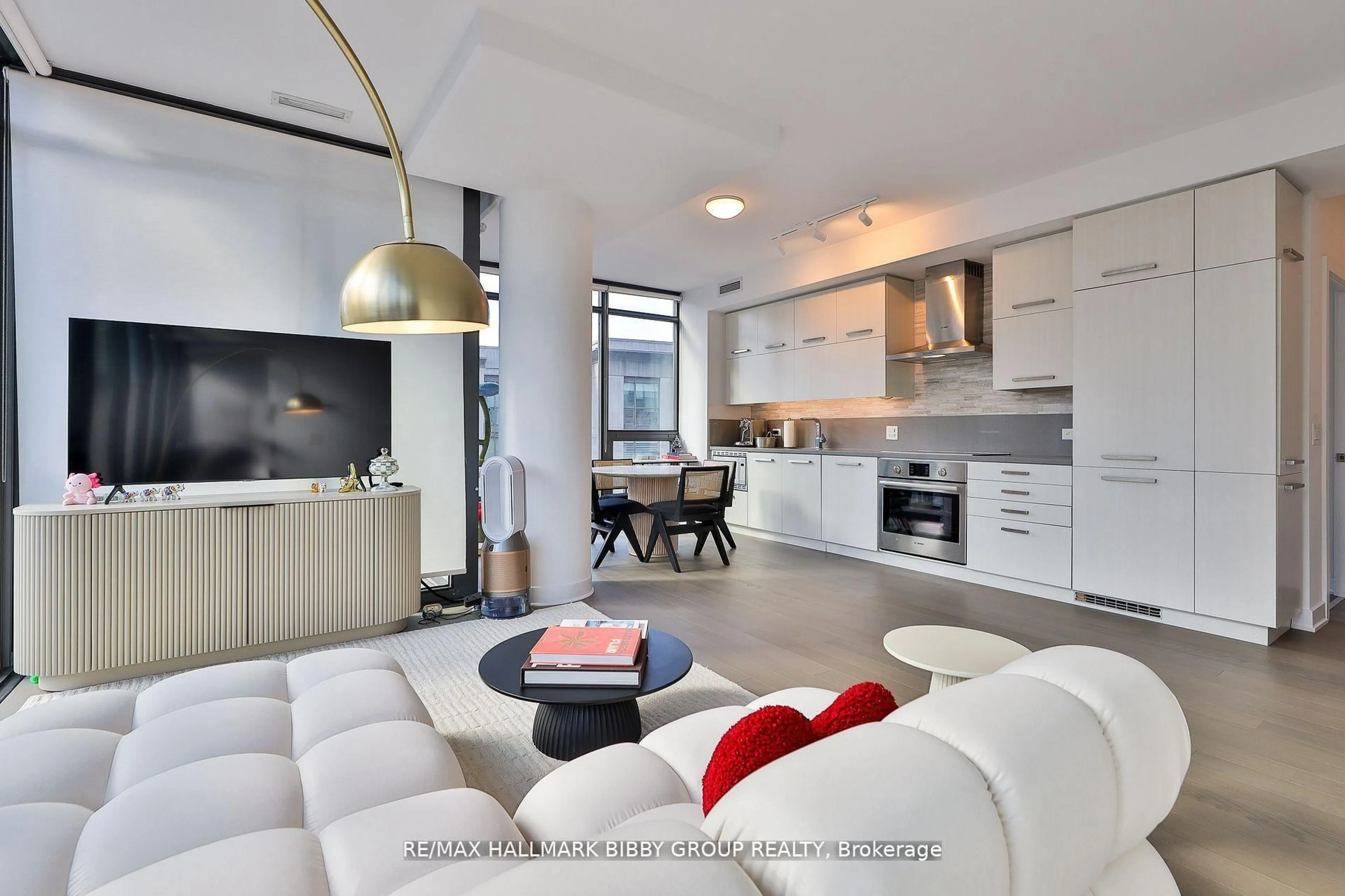 Open concept kitchen, ceramic/tile floor for 15 Beverley St #710, Toronto Ontario M5T 1X8