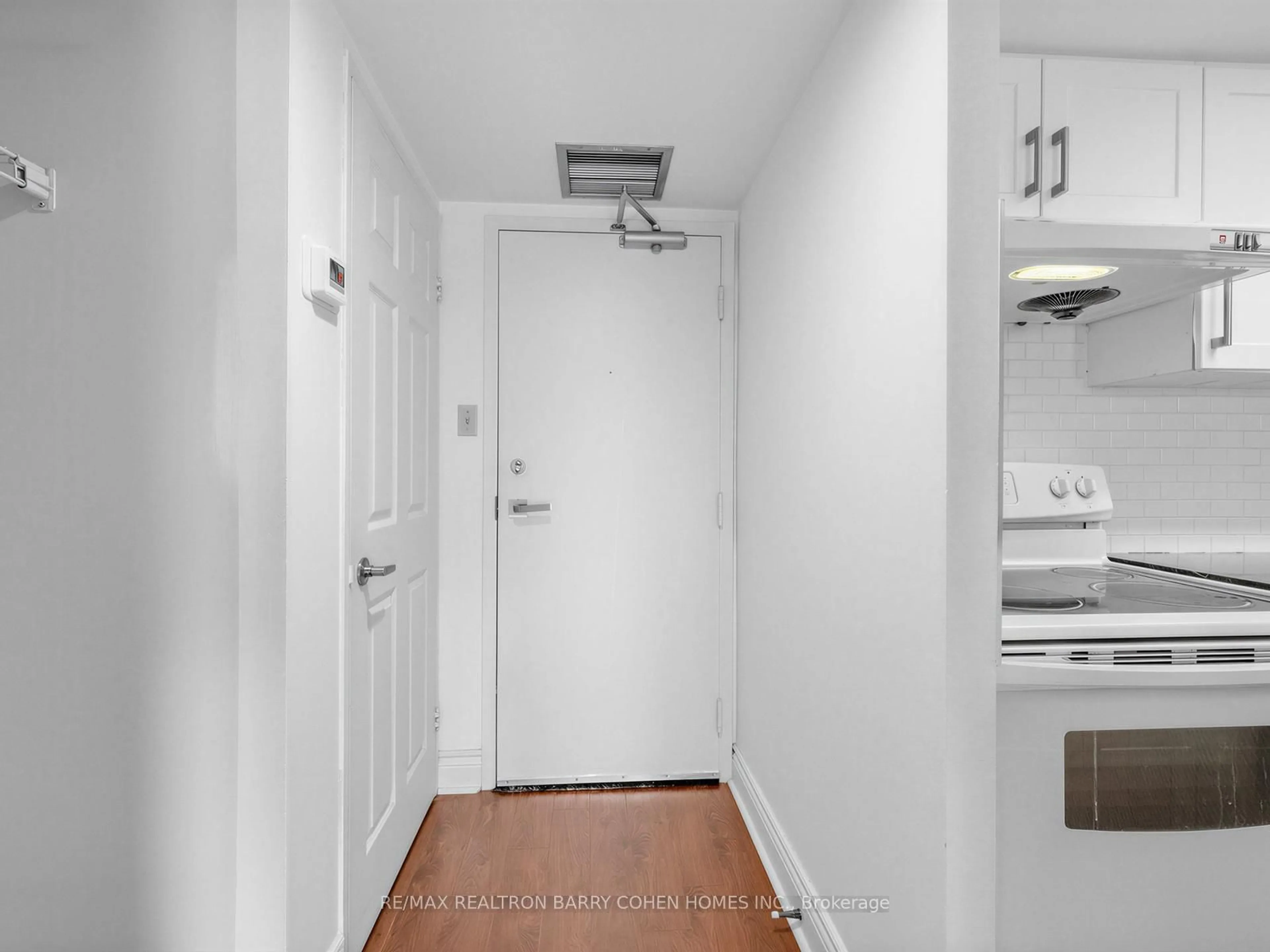 Unknown for 725 King St #303, Toronto Ontario M5V 2W9