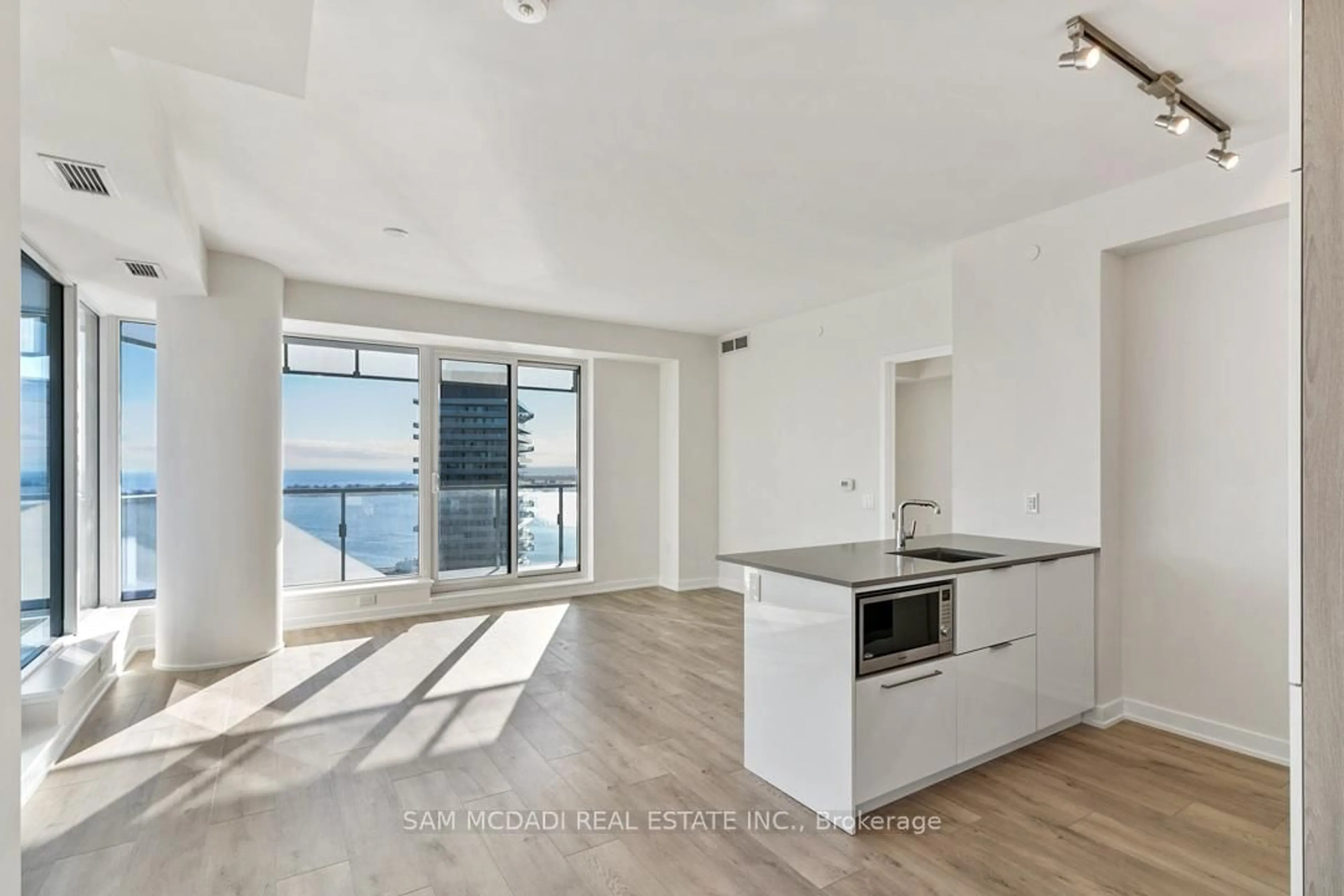 Open concept kitchen, unknown for 28 Freeland St #2809, Toronto Ontario M5E 0E3