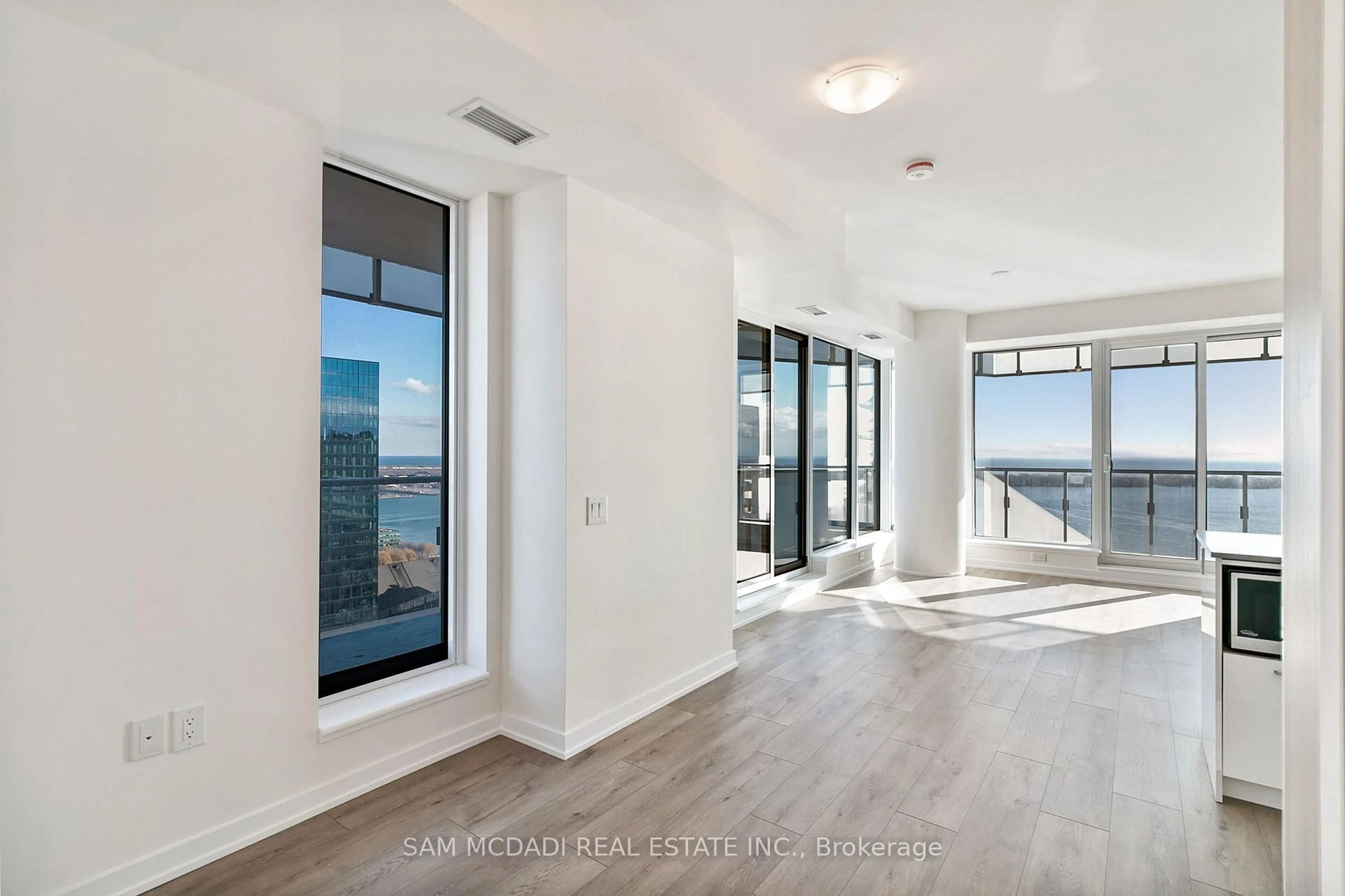 Indoor entryway for 28 Freeland St #2809, Toronto Ontario M5E 0E3