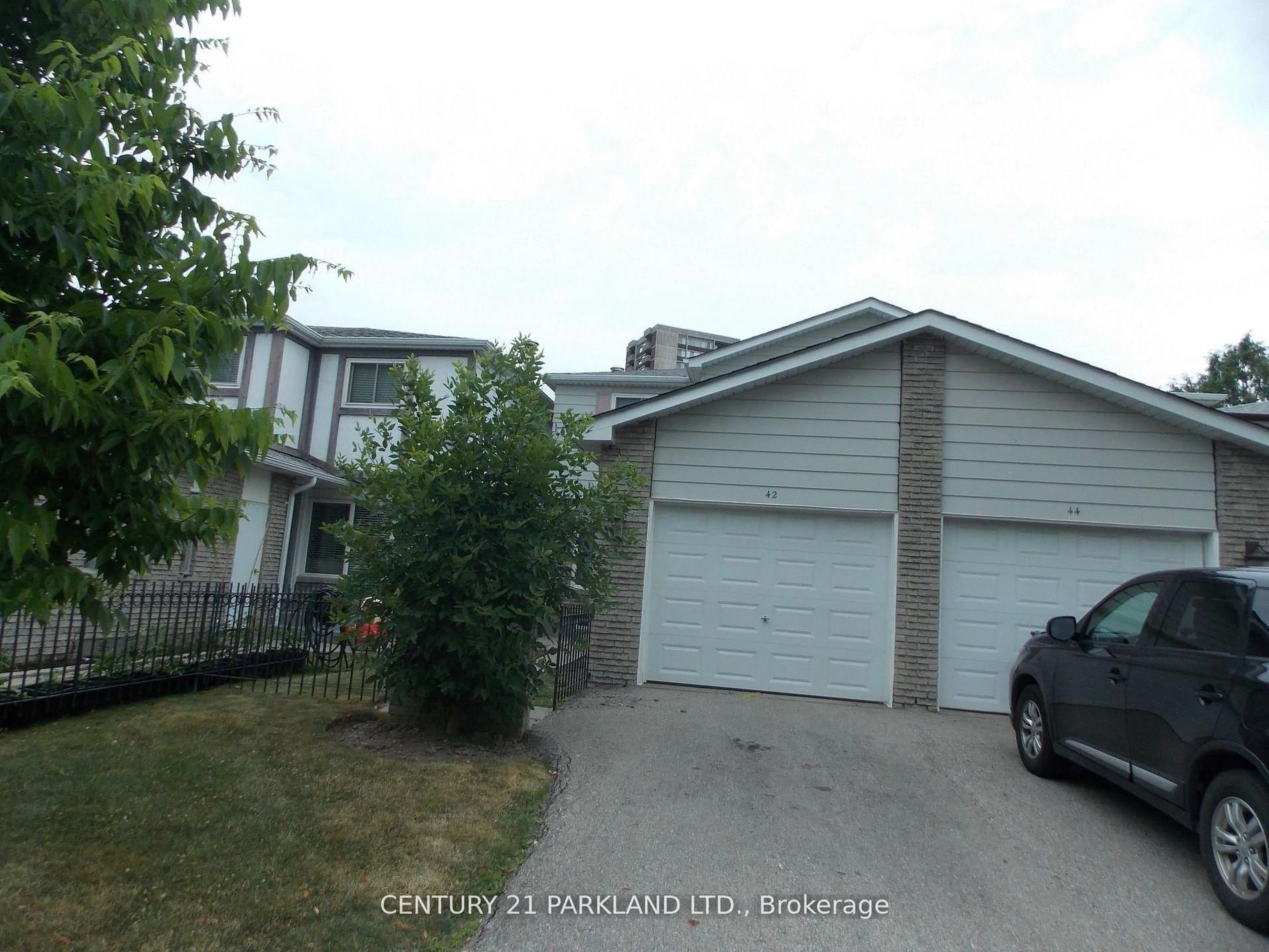 A pic from outside/outdoor area/front of a property/back of a property/a pic from drone, street for 42 Antibes Dr, Toronto Ontario M2R 3K4