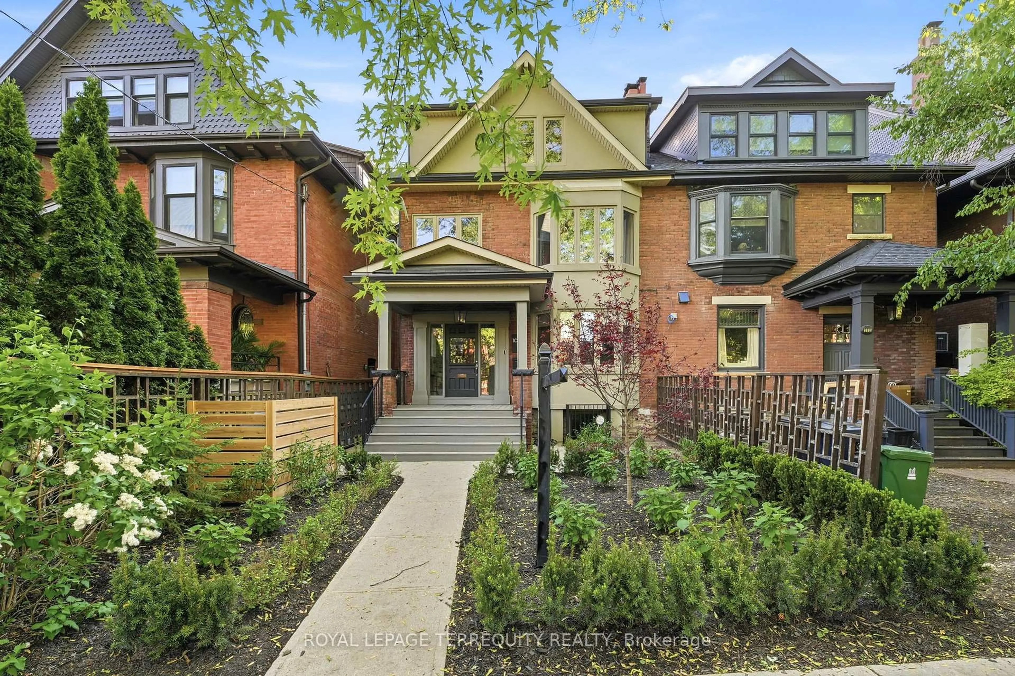 Home with brick exterior material, street for 100 Admiral Rd, Toronto Ontario M5R 2L6