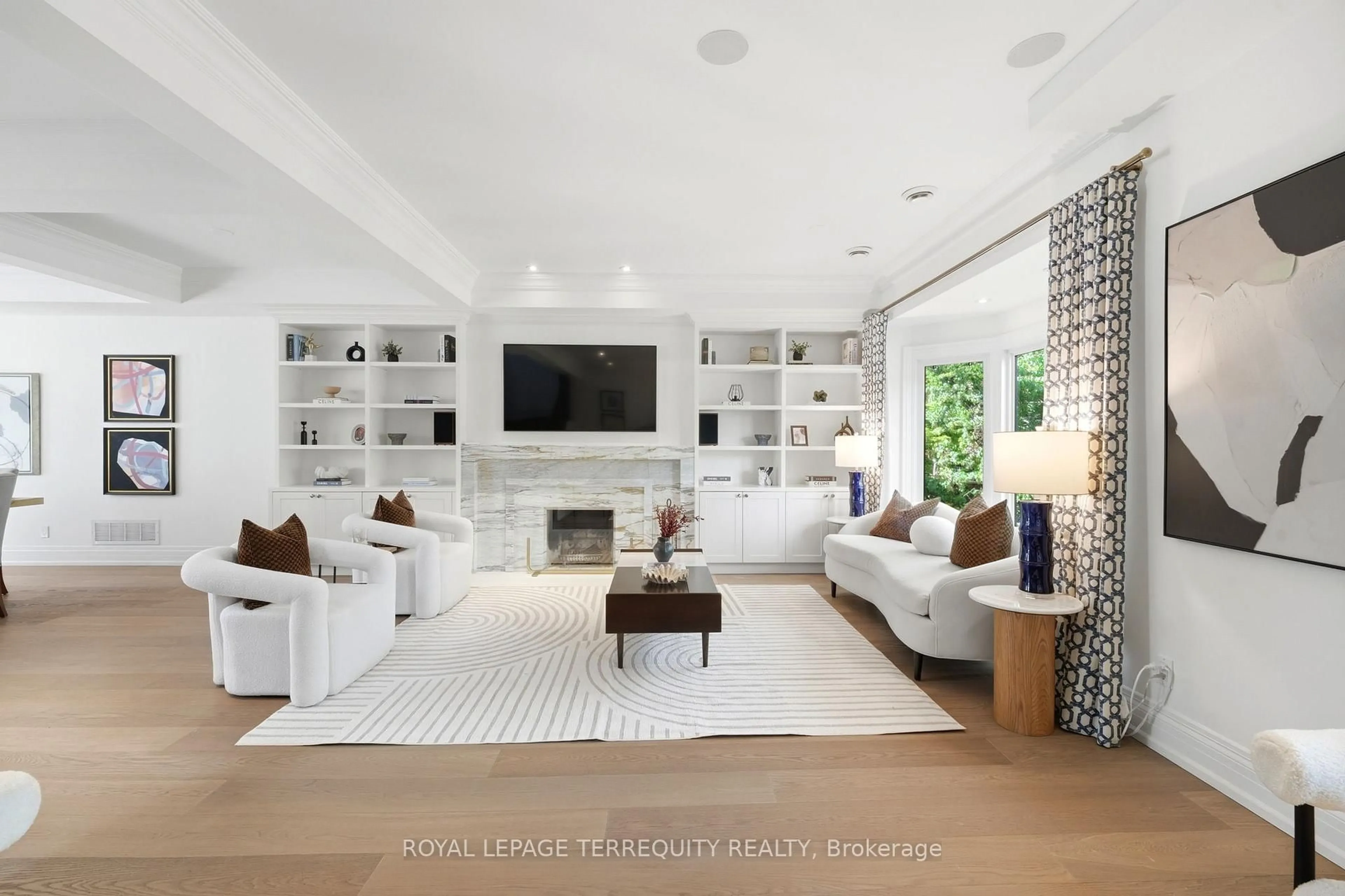Living room with furniture, unknown for 100 Admiral Rd, Toronto Ontario M5R 2L6