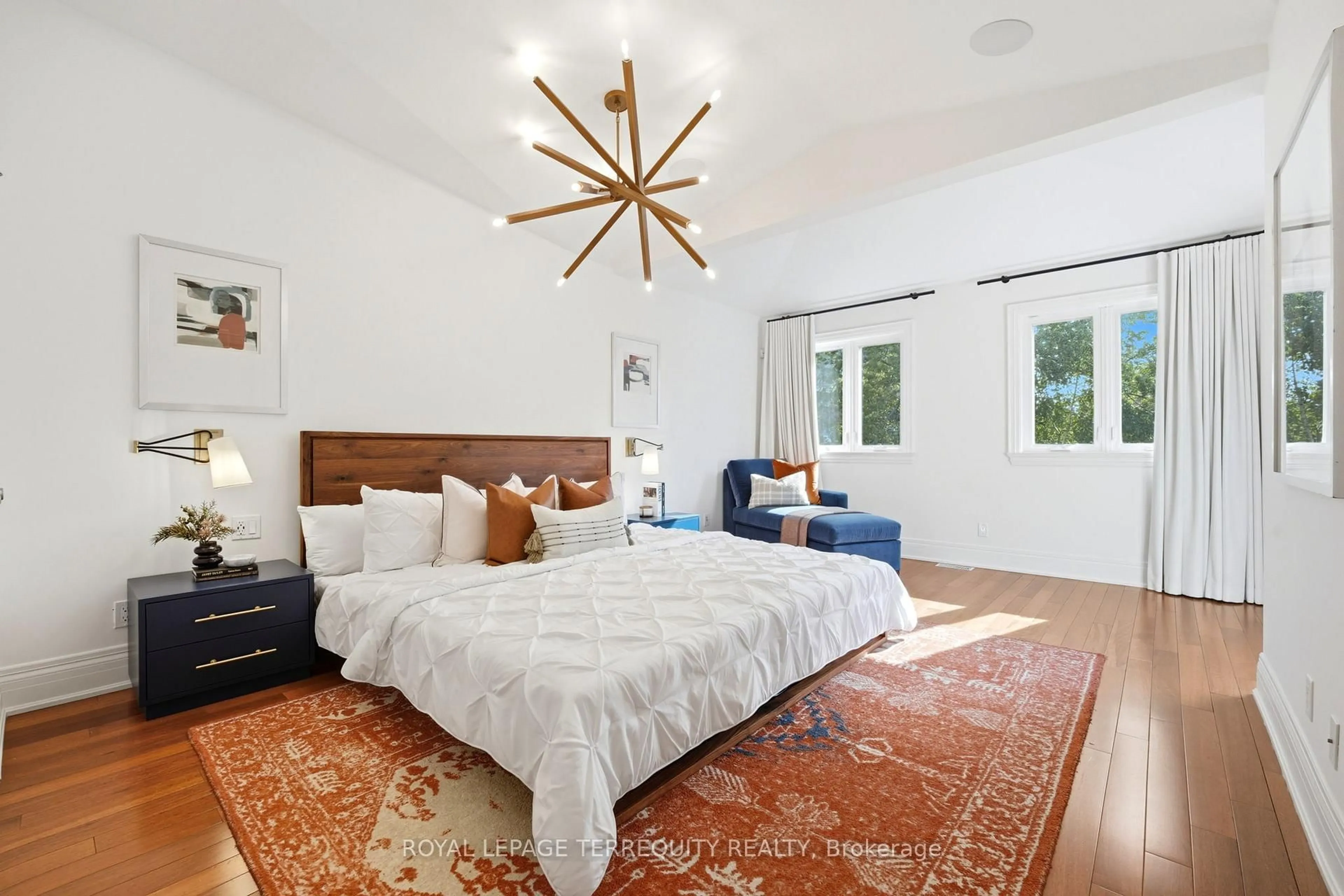 A pic of a room for 100 Admiral Rd, Toronto Ontario M5R 2L6