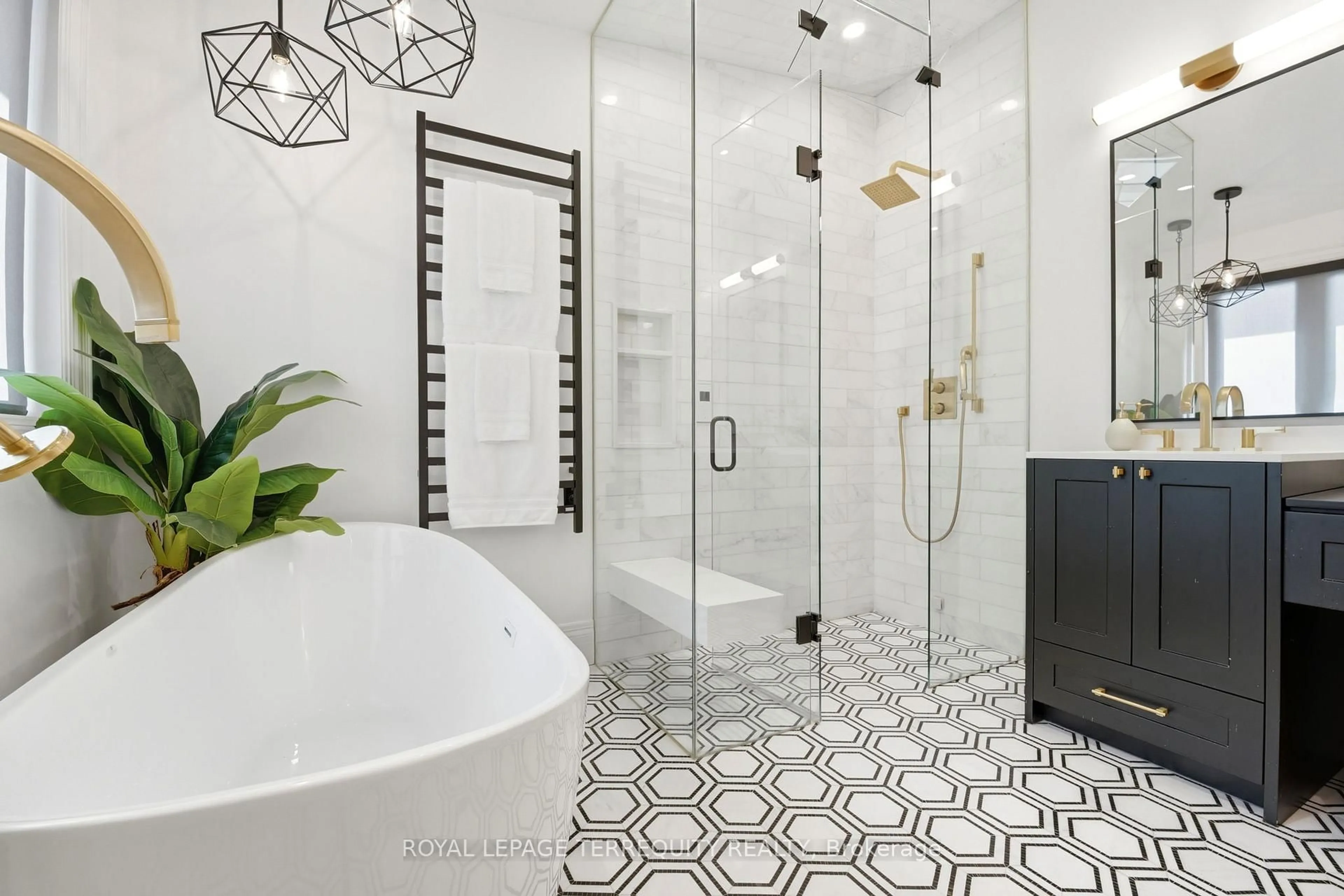 Contemporary bathroom, ceramic/tile floor for 100 Admiral Rd, Toronto Ontario M5R 2L6