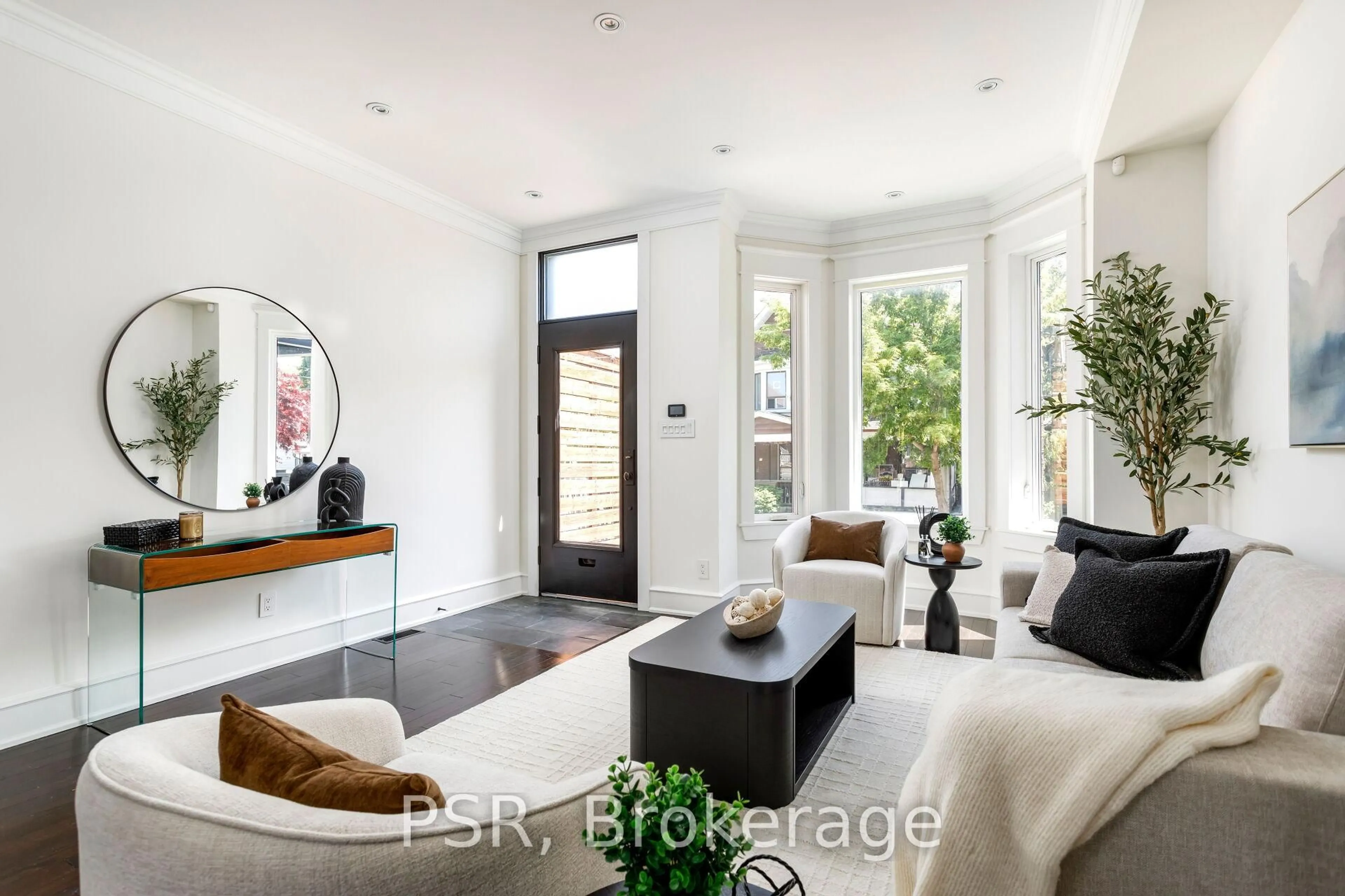 Living room with furniture, unknown for 38 Wyndham St, Toronto Ontario M6K 1R7