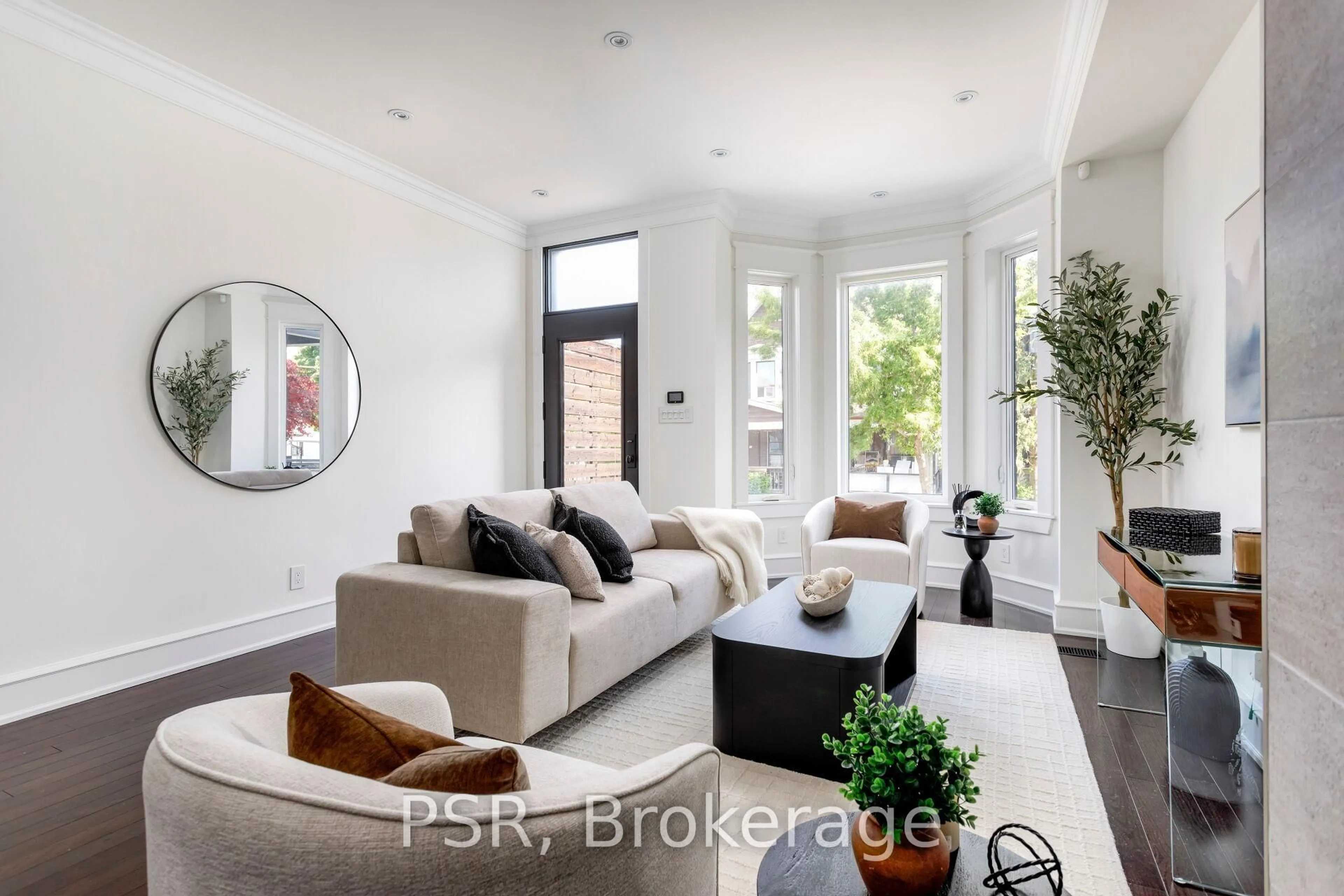 Living room with furniture, unknown for 38 Wyndham St, Toronto Ontario M6K 1R7