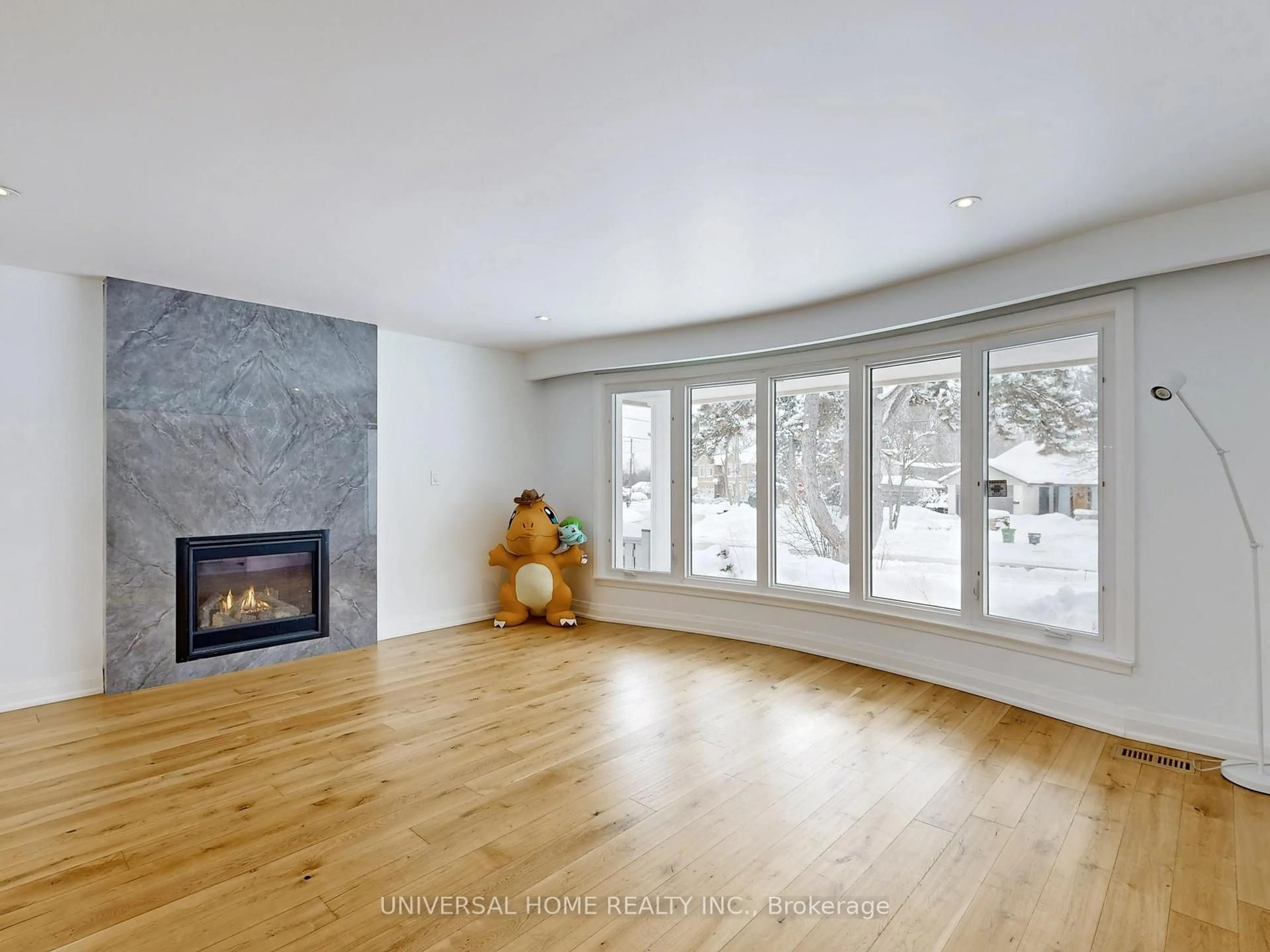 Living room with furniture, wood/laminate floor for 1 Heathview Ave, Toronto Ontario M2K 2B9