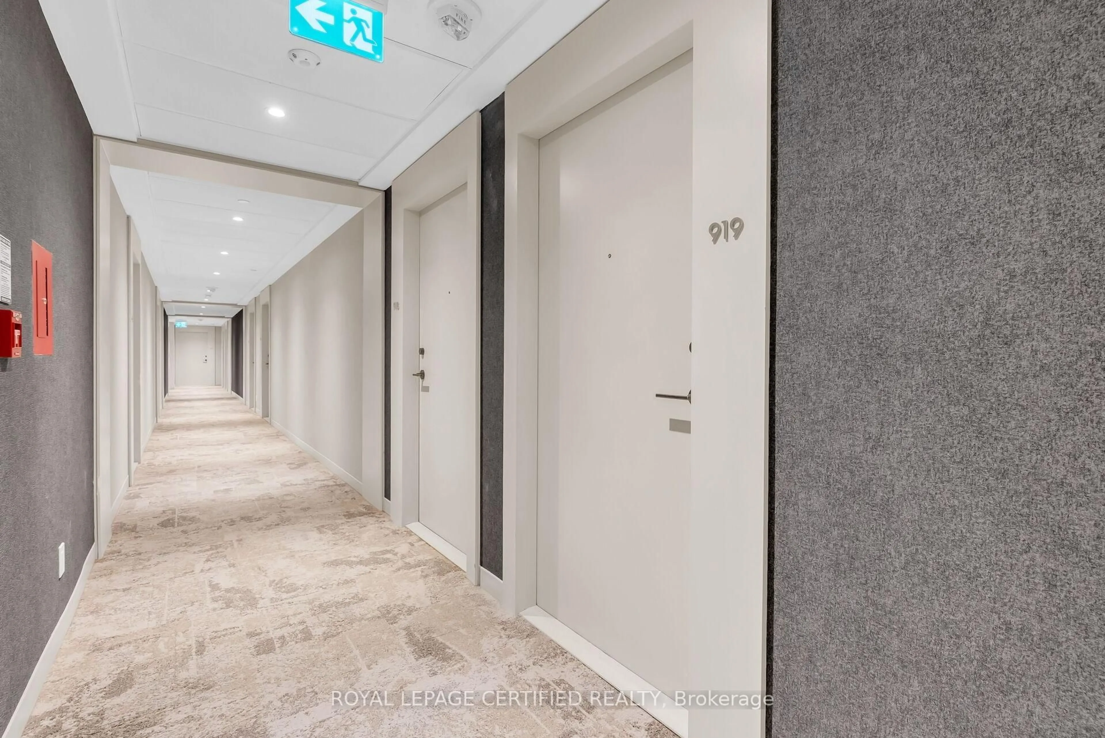Indoor foyer for 2020 Bathurst St #919, Toronto Ontario M5P 0A6