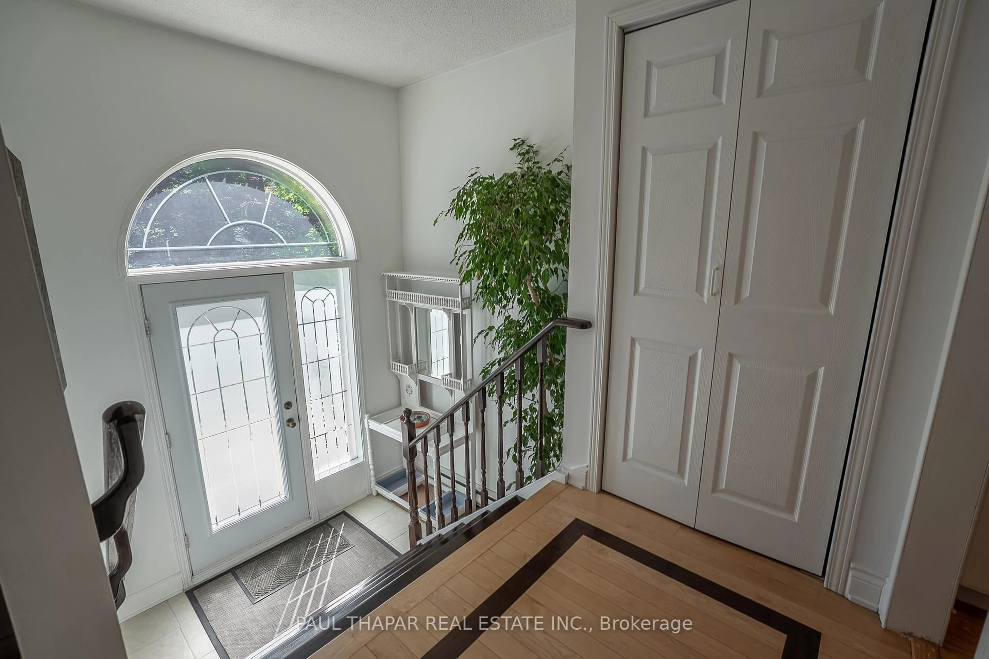 Indoor entryway for 147 Silas Hill Dr, Toronto Ontario M2J 2X8