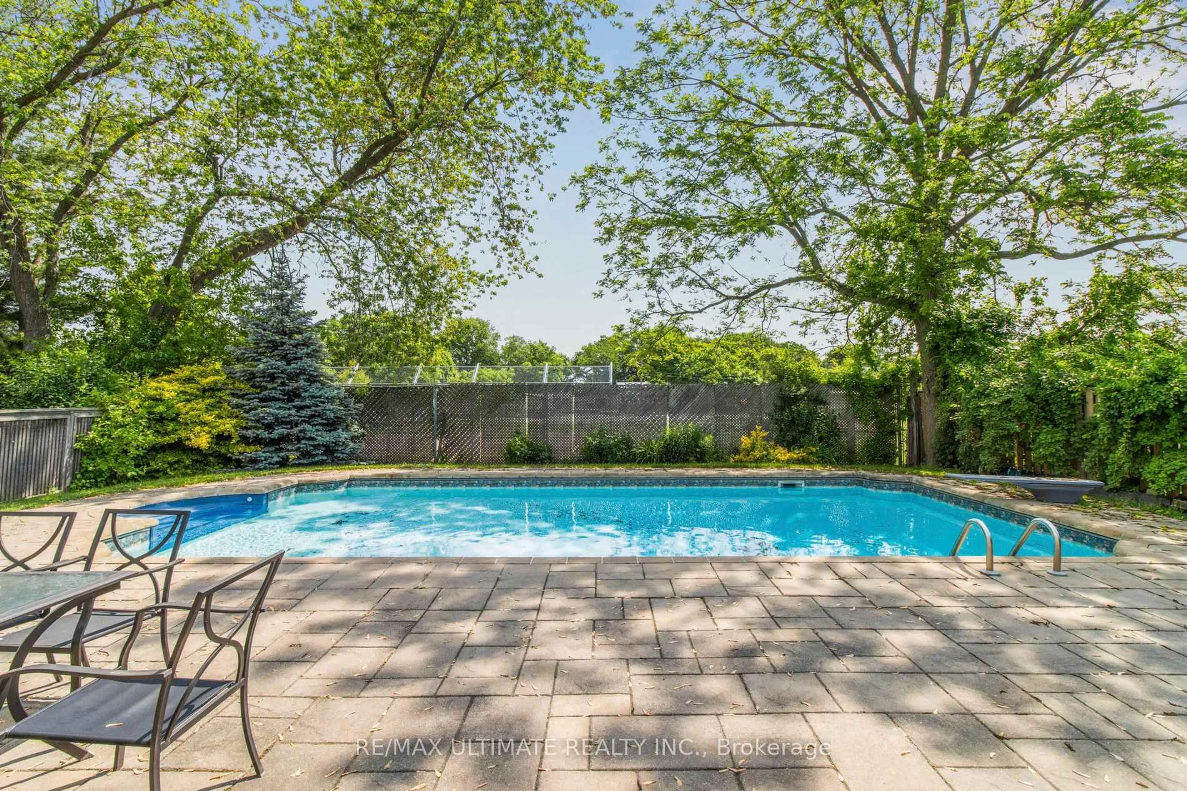 Pool for 181 Bayview Heights Dr, Toronto Ontario M4G 2Z1