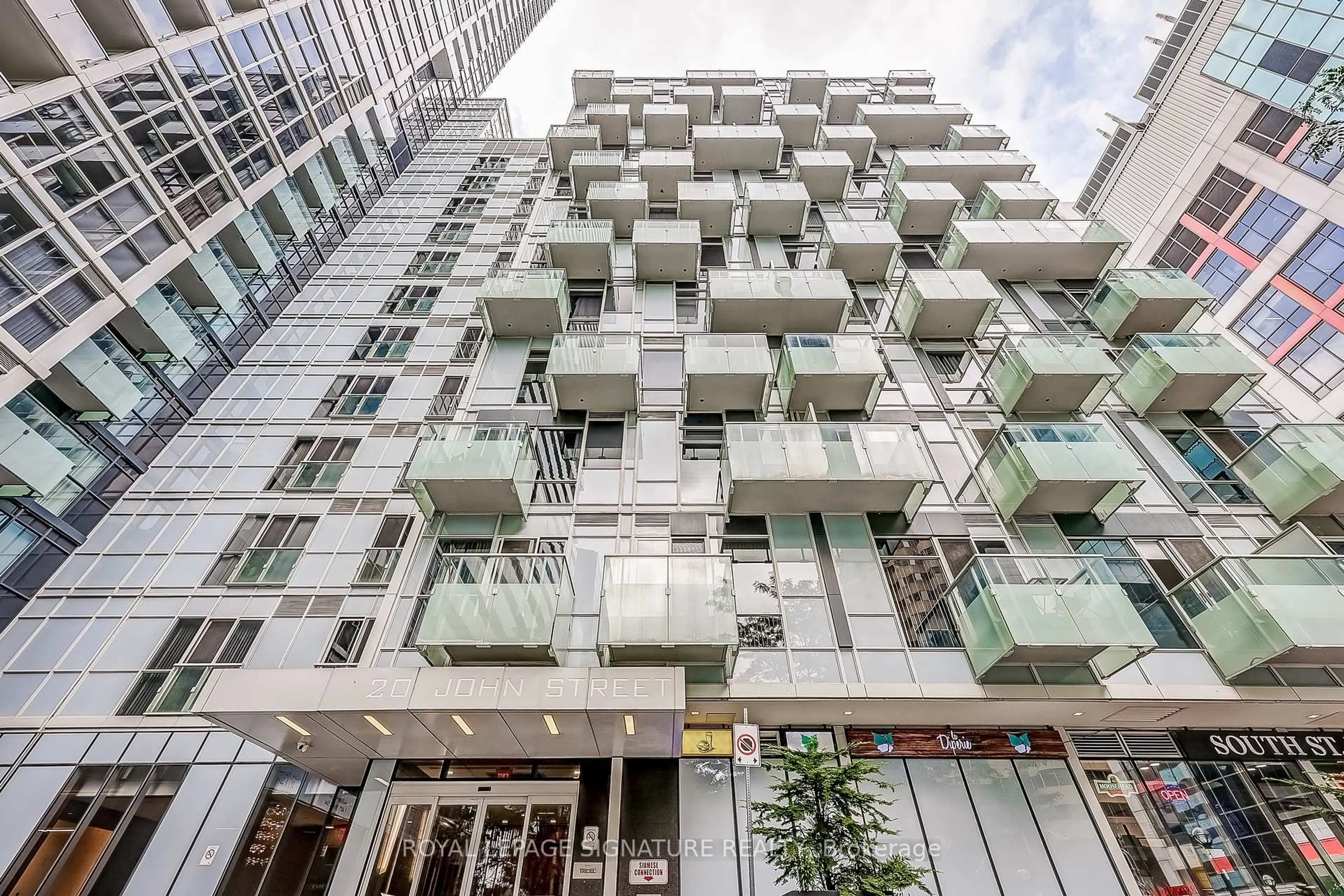 Indoor foyer for 20 John St #922, Toronto Ontario M5V 0G5
