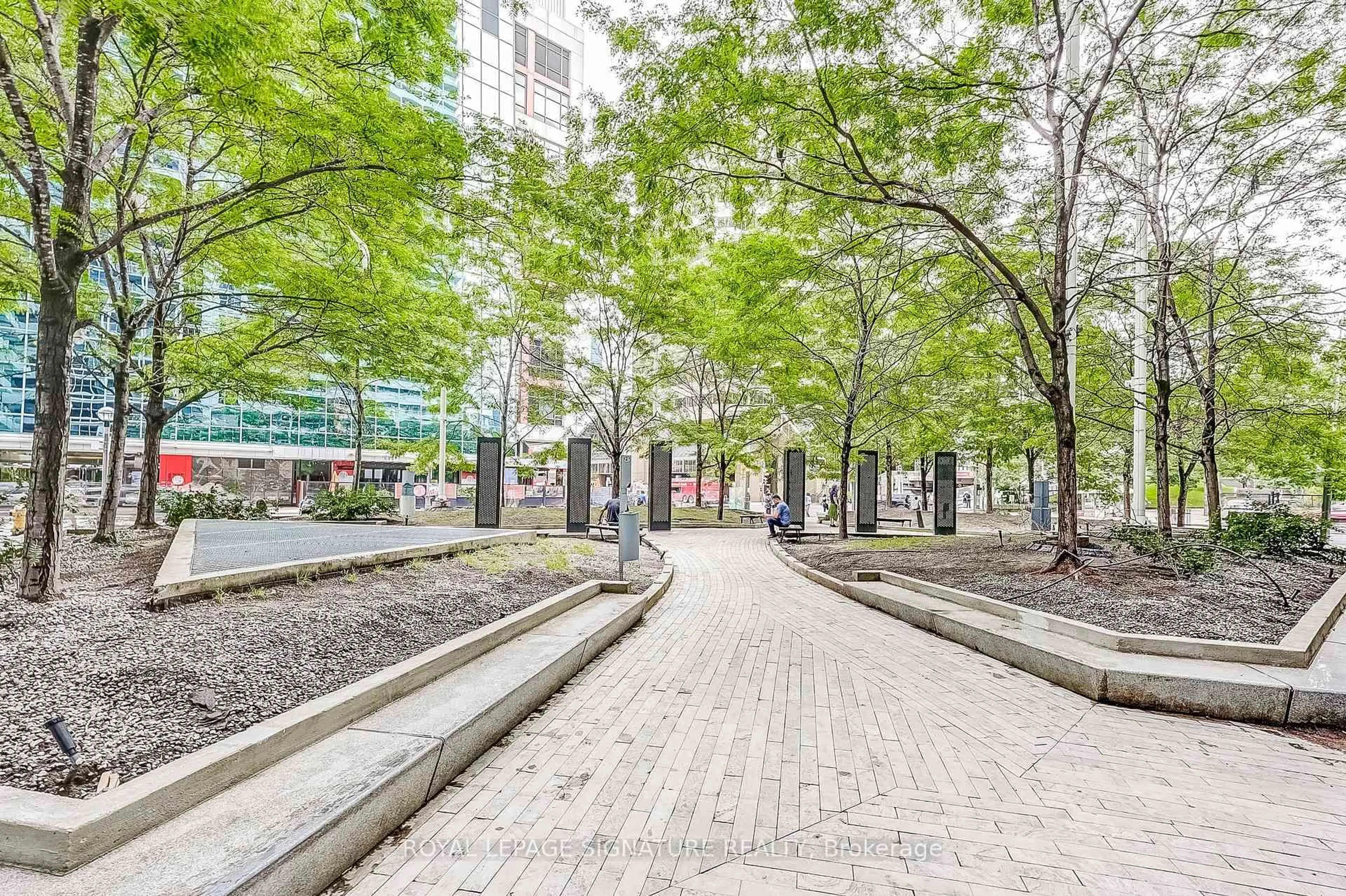 Patio, street for 20 John St #922, Toronto Ontario M5V 0G5