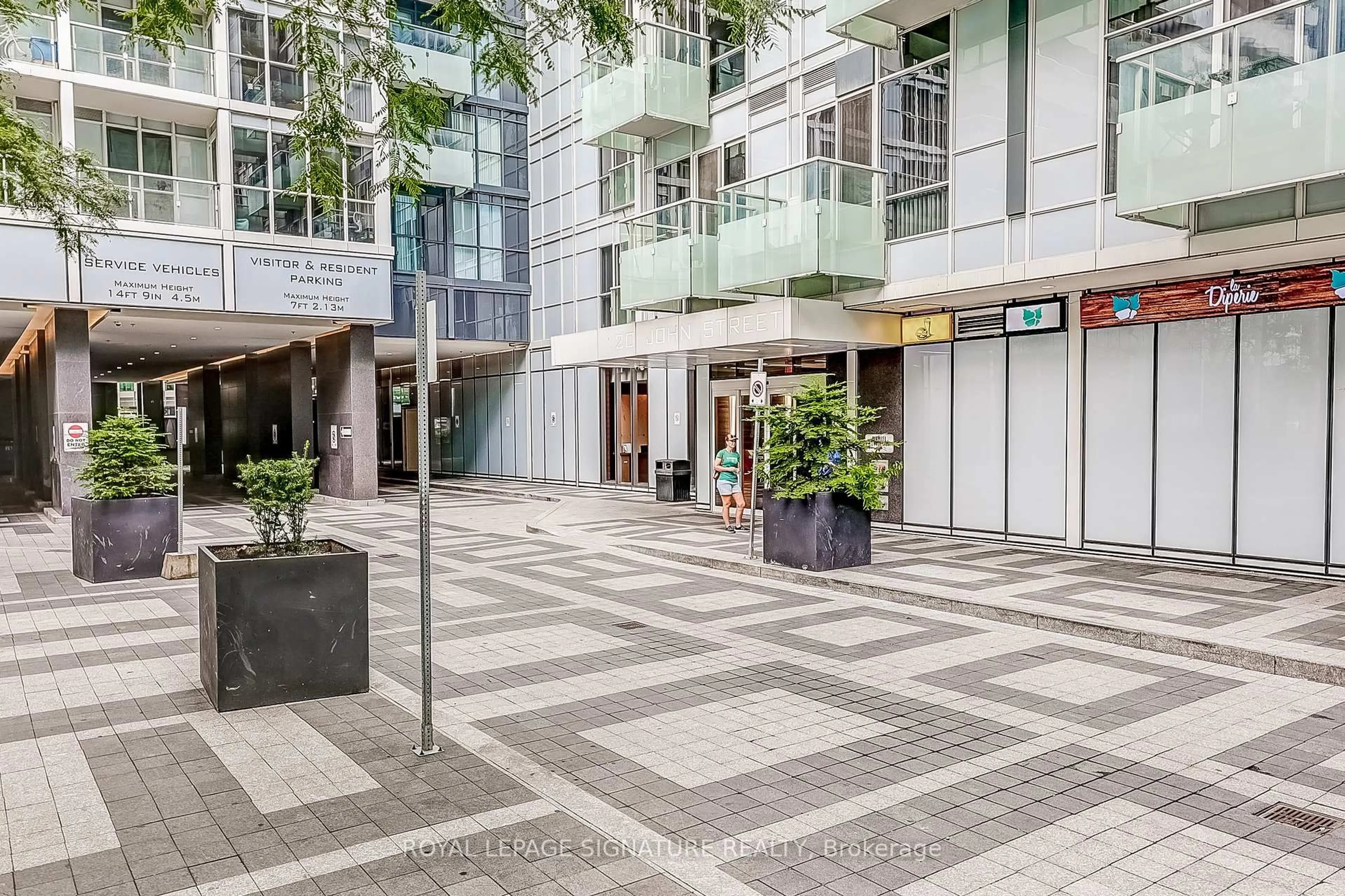 Indoor foyer for 20 John St #922, Toronto Ontario M5V 0G5
