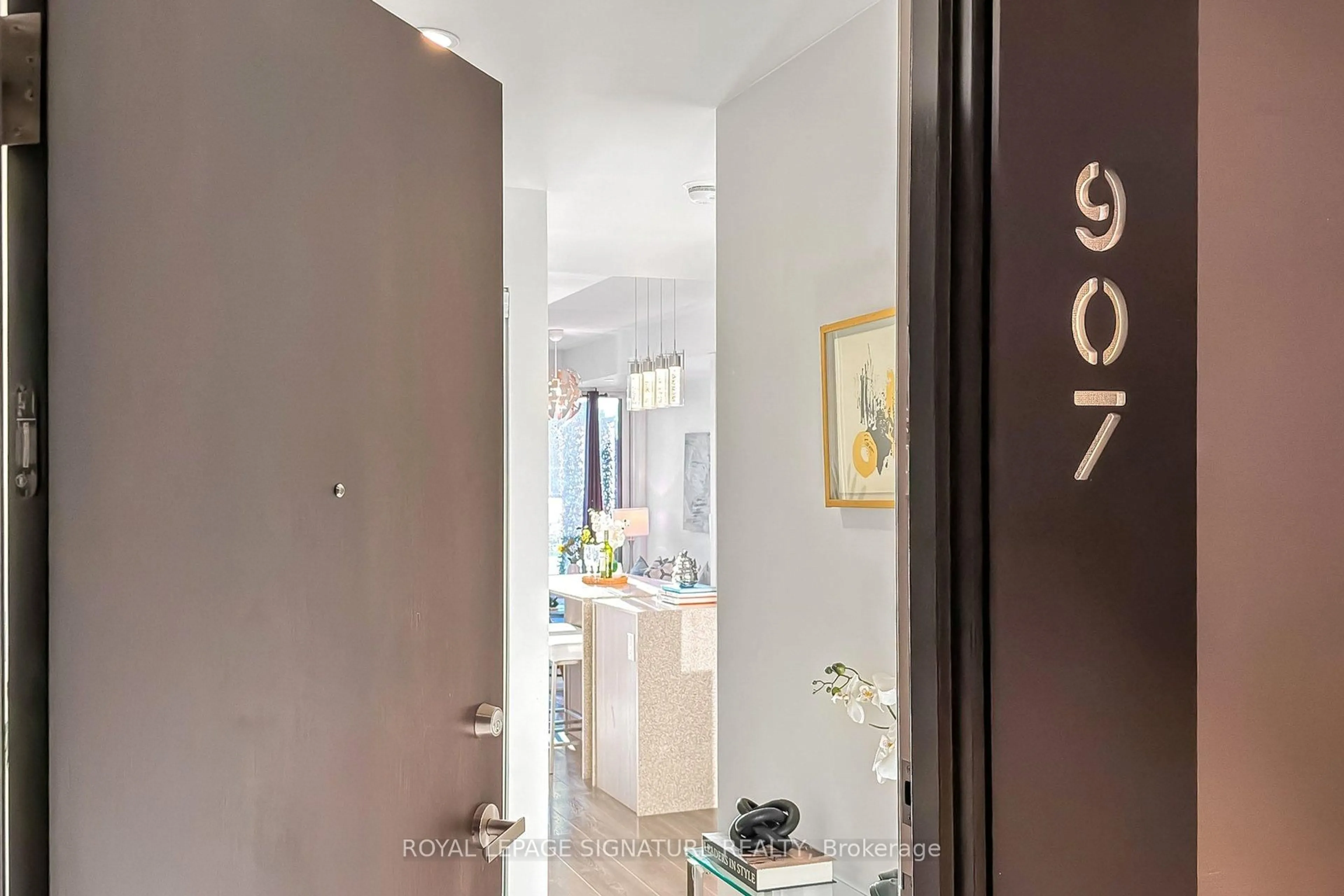 Indoor foyer for 170 Sumach St #907, Toronto Ontario M5A 0C3