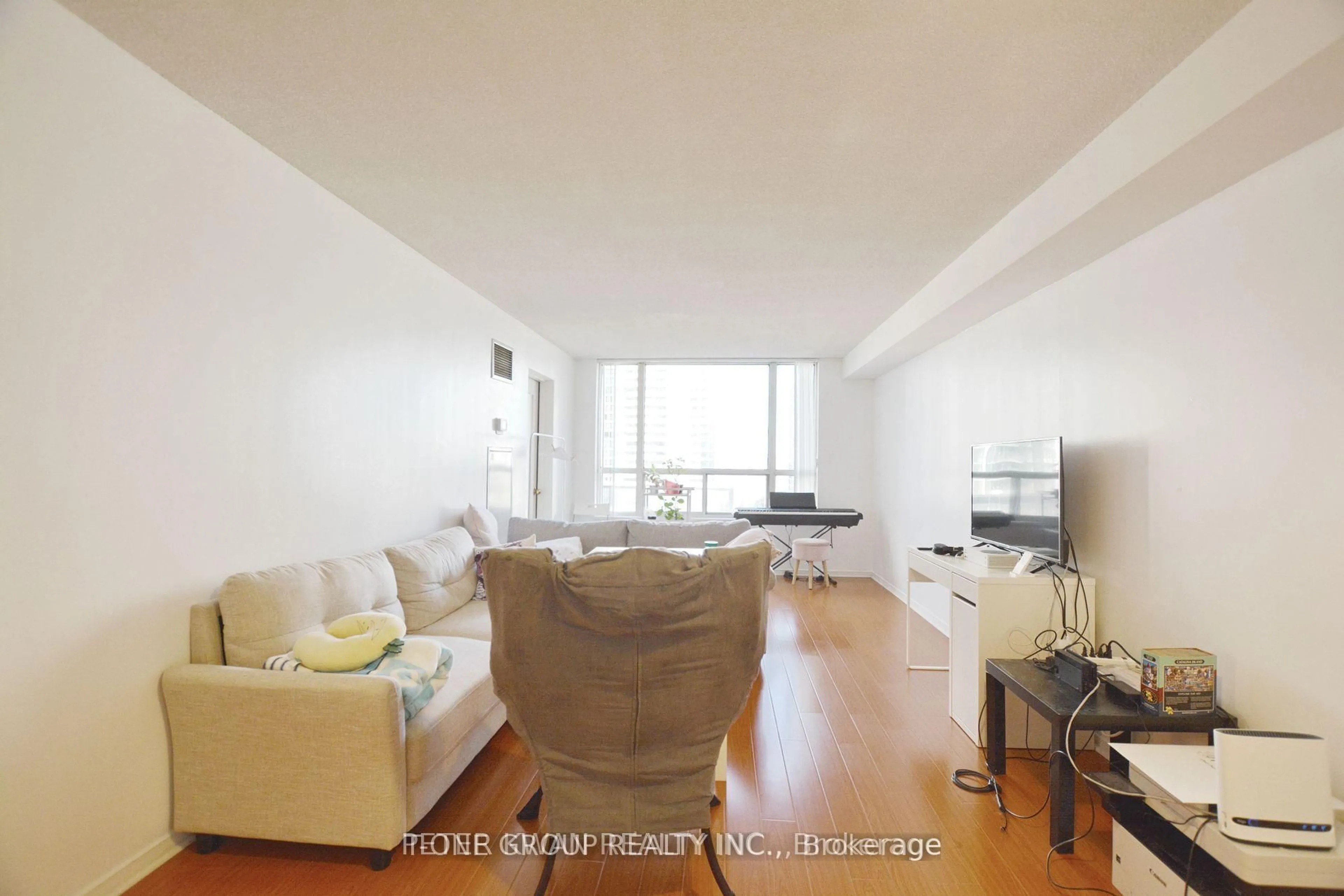 Living room with furniture, unknown for 100 Upper Madison Ave #1005, Toronto Ontario M2N 6M4