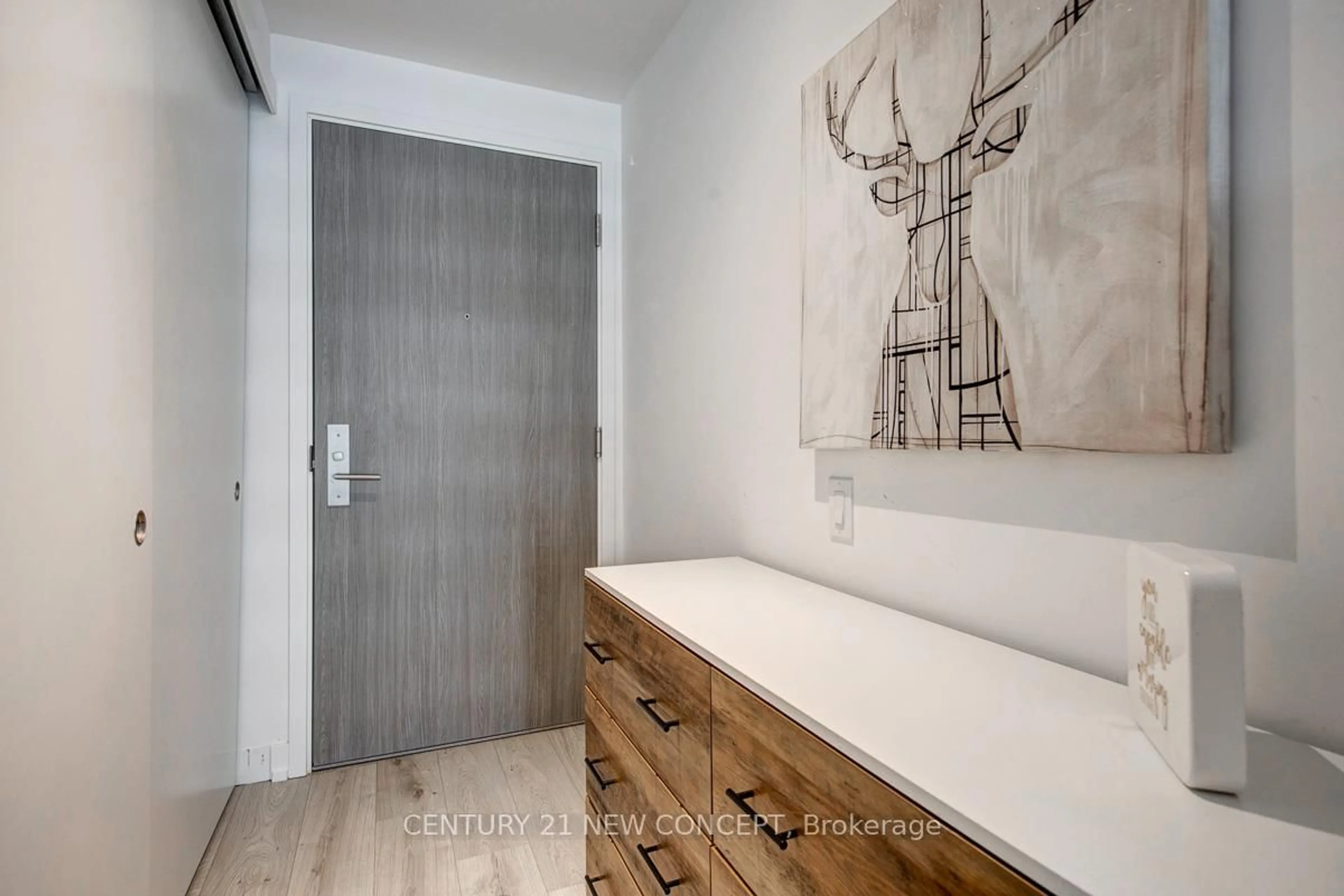 Indoor entryway for 161 Roehampton Ave #2009, Toronto Ontario M4P 0C8