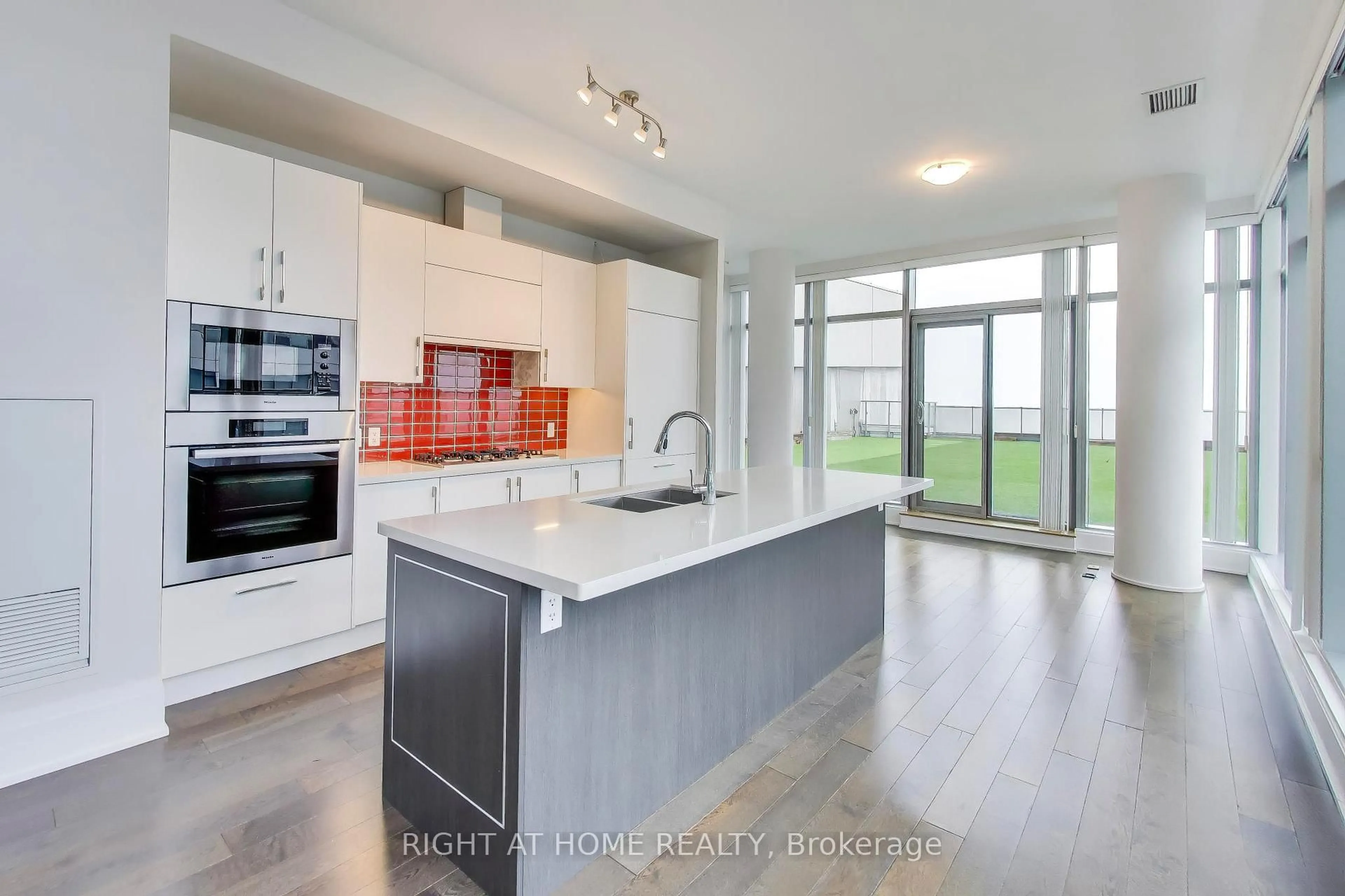 Open concept kitchen, ceramic/tile floor for 39 Queens Quay #1126, Toronto Ontario M5E 0A5