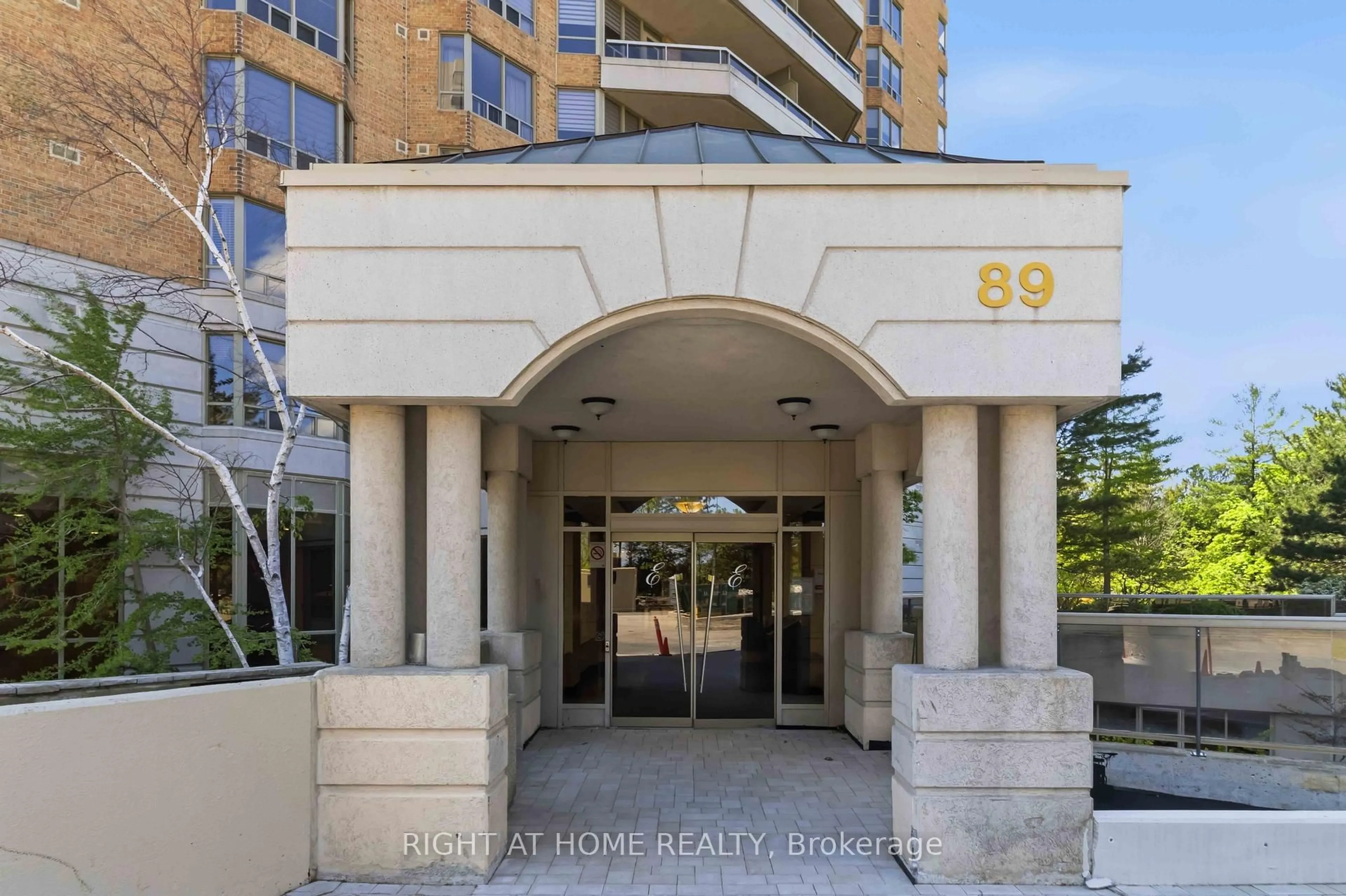 Indoor foyer for 89 Skymark Dr #609, Toronto Ontario M2H 3S6