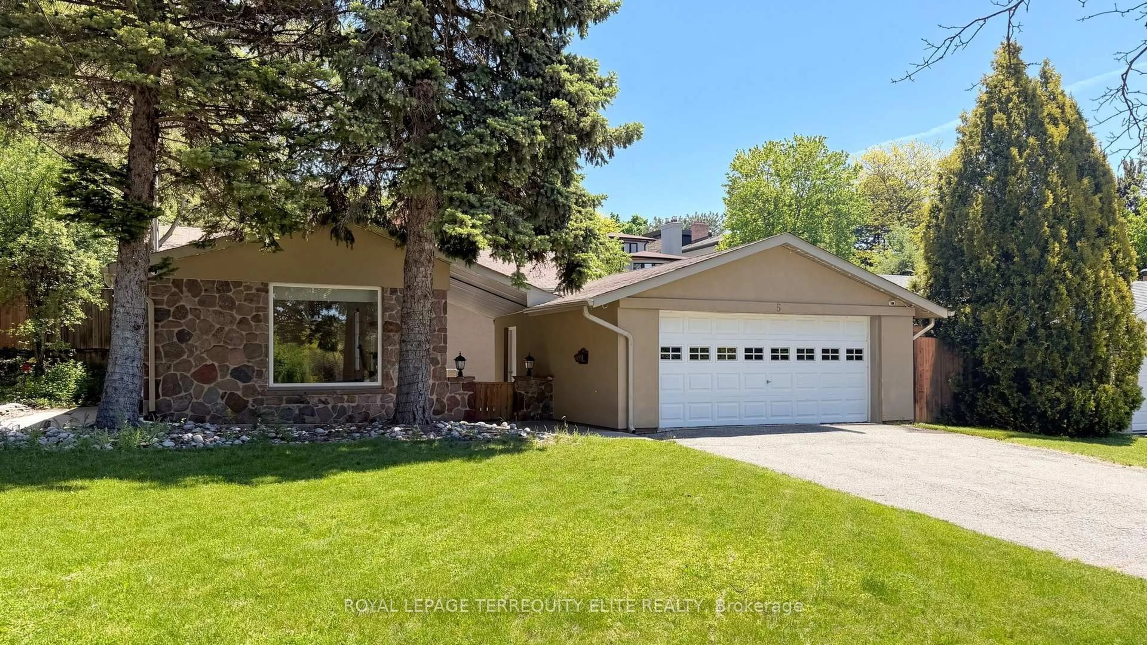 Home with vinyl exterior material, street for 5 Valentine Dr, Toronto Ontario M3A 3J5